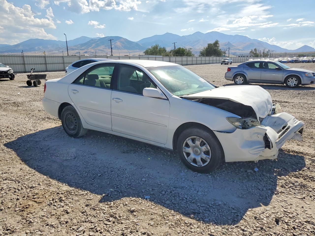 2002 Toyota Camry Le White vin: 4T1BE32K12U083519
