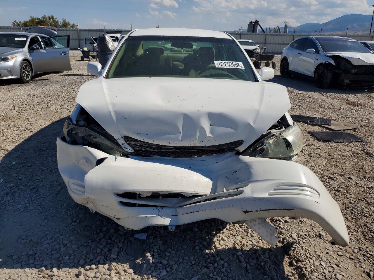 2002 Toyota Camry Le White vin: 4T1BE32K12U083519