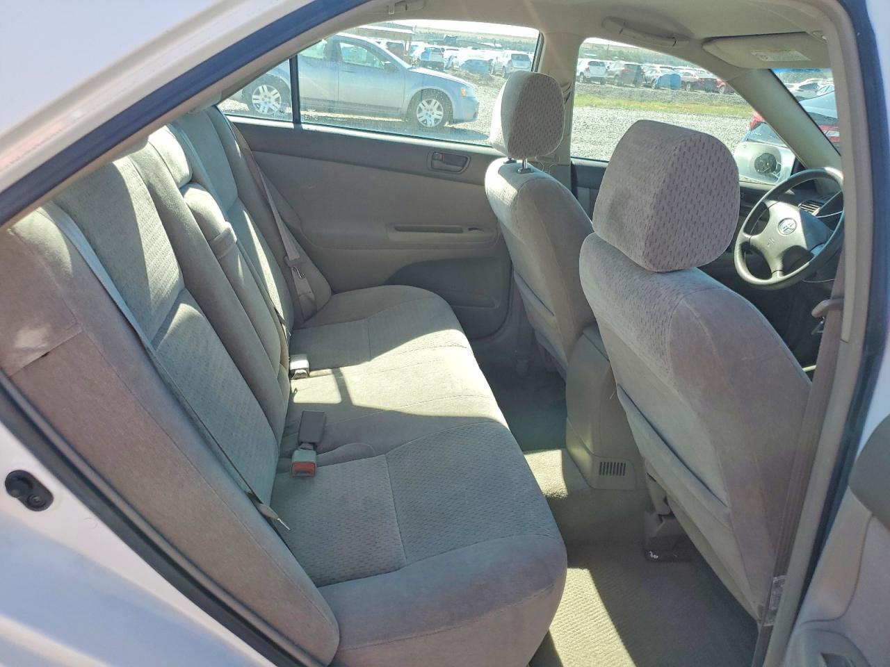 2002 Toyota Camry Le White vin: 4T1BE32K12U083519