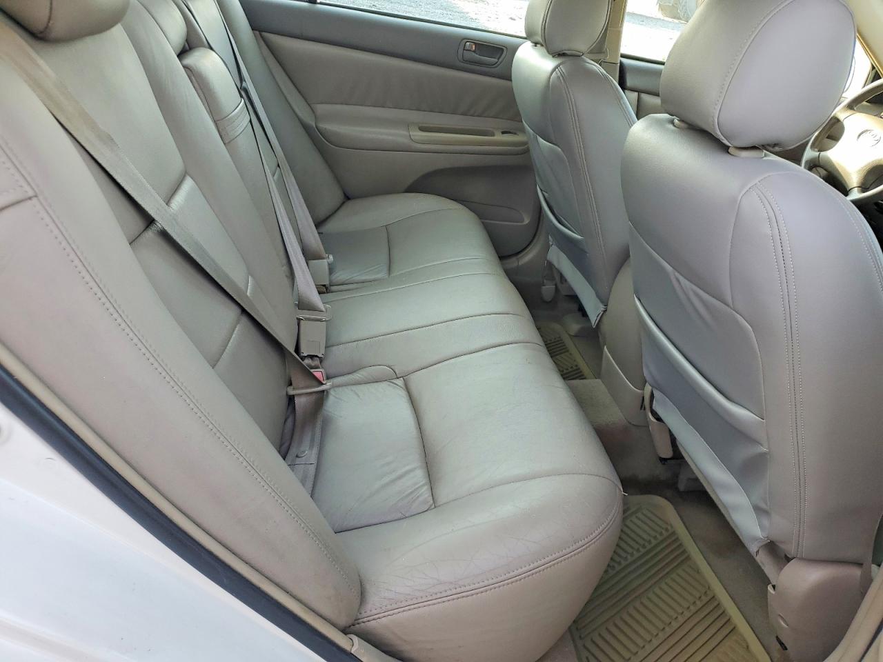 2002 Toyota Camry Le White vin: 4T1BE32K12U506549