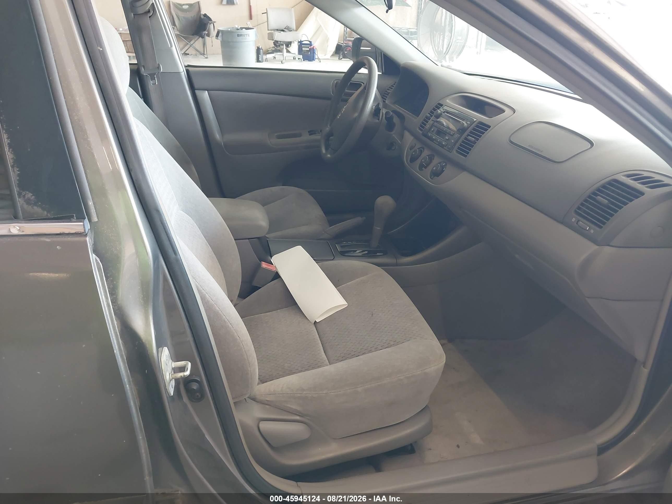 2002 Toyota Camry Le Beige vin: 4T1BE32K12U525697
