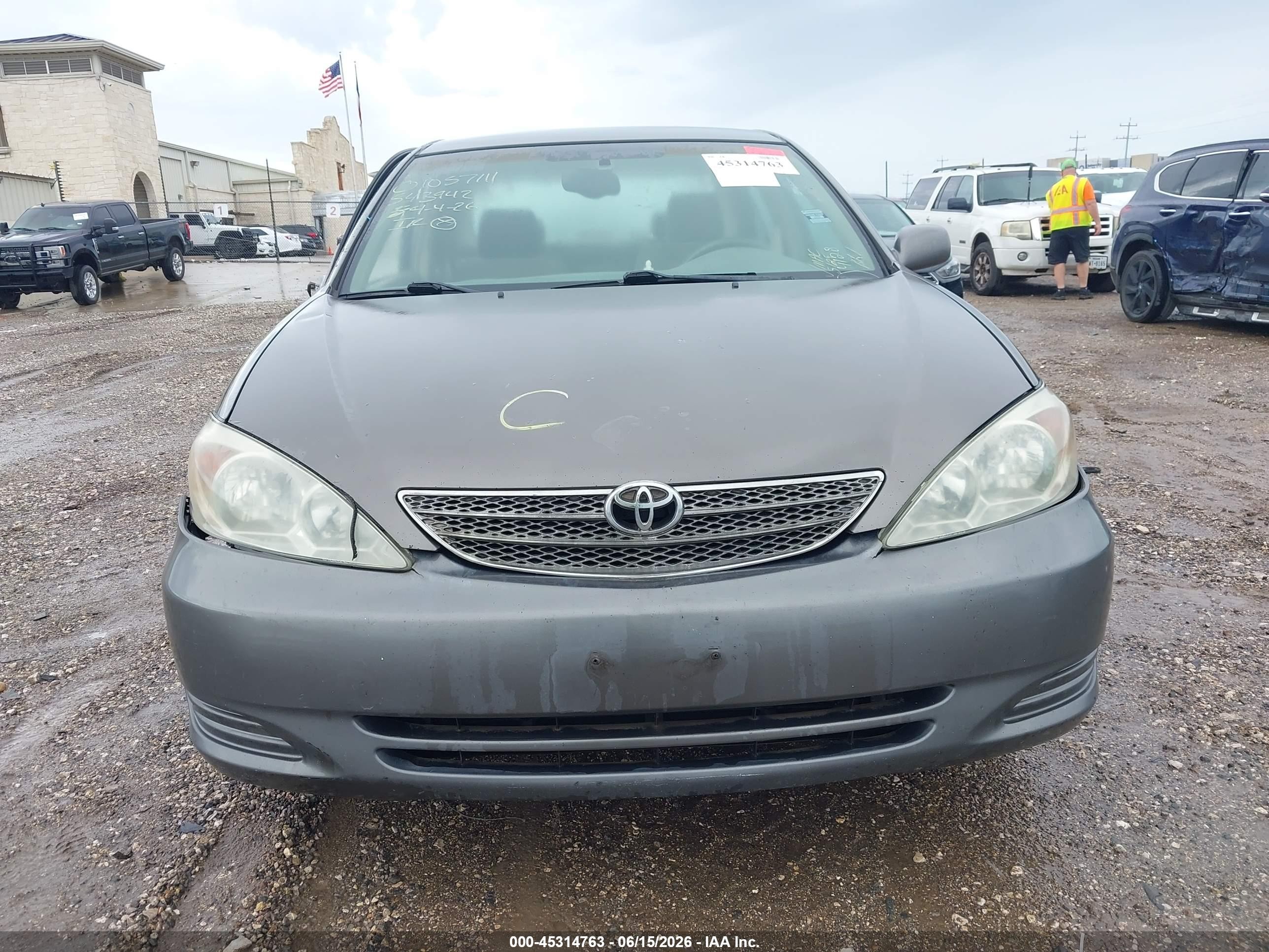 2002 Toyota Camry Le Gray vin: 4T1BE32K12U543942