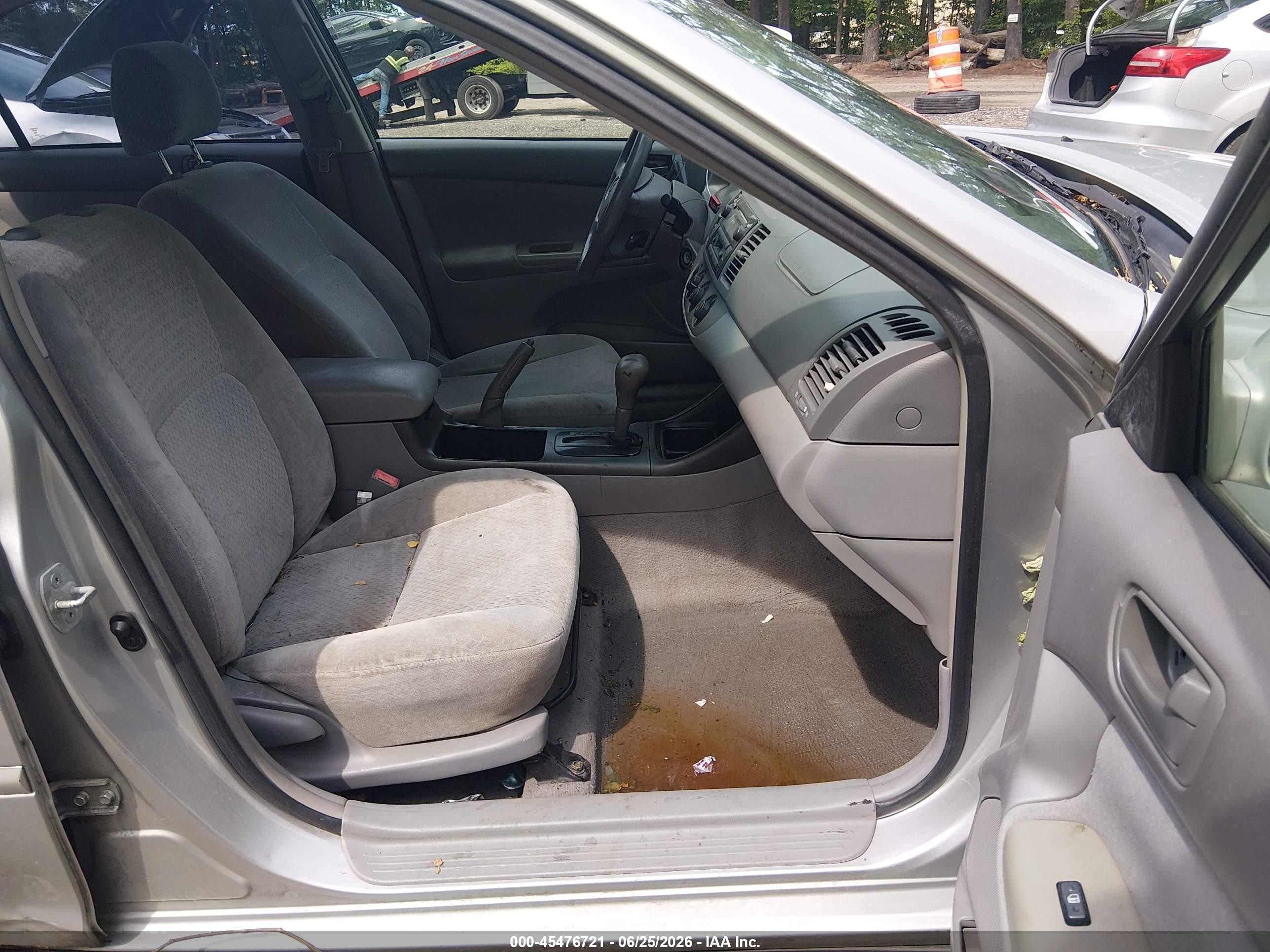 2002 Toyota Camry Le Silver vin: 4T1BE32K12U598231