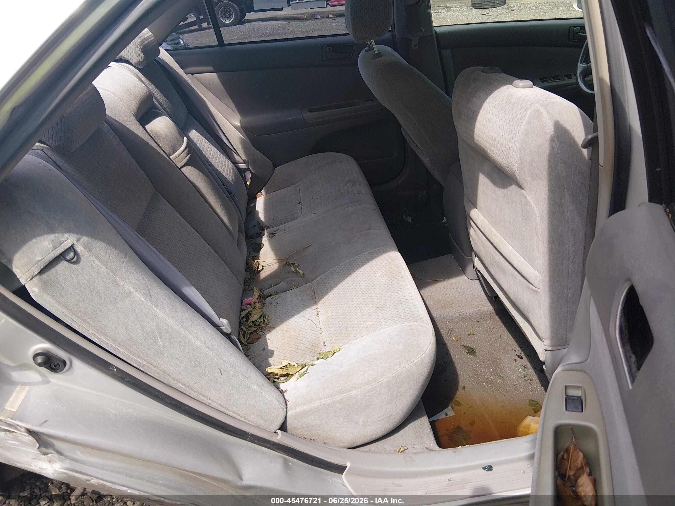 2002 Toyota Camry Le Silver vin: 4T1BE32K12U598231