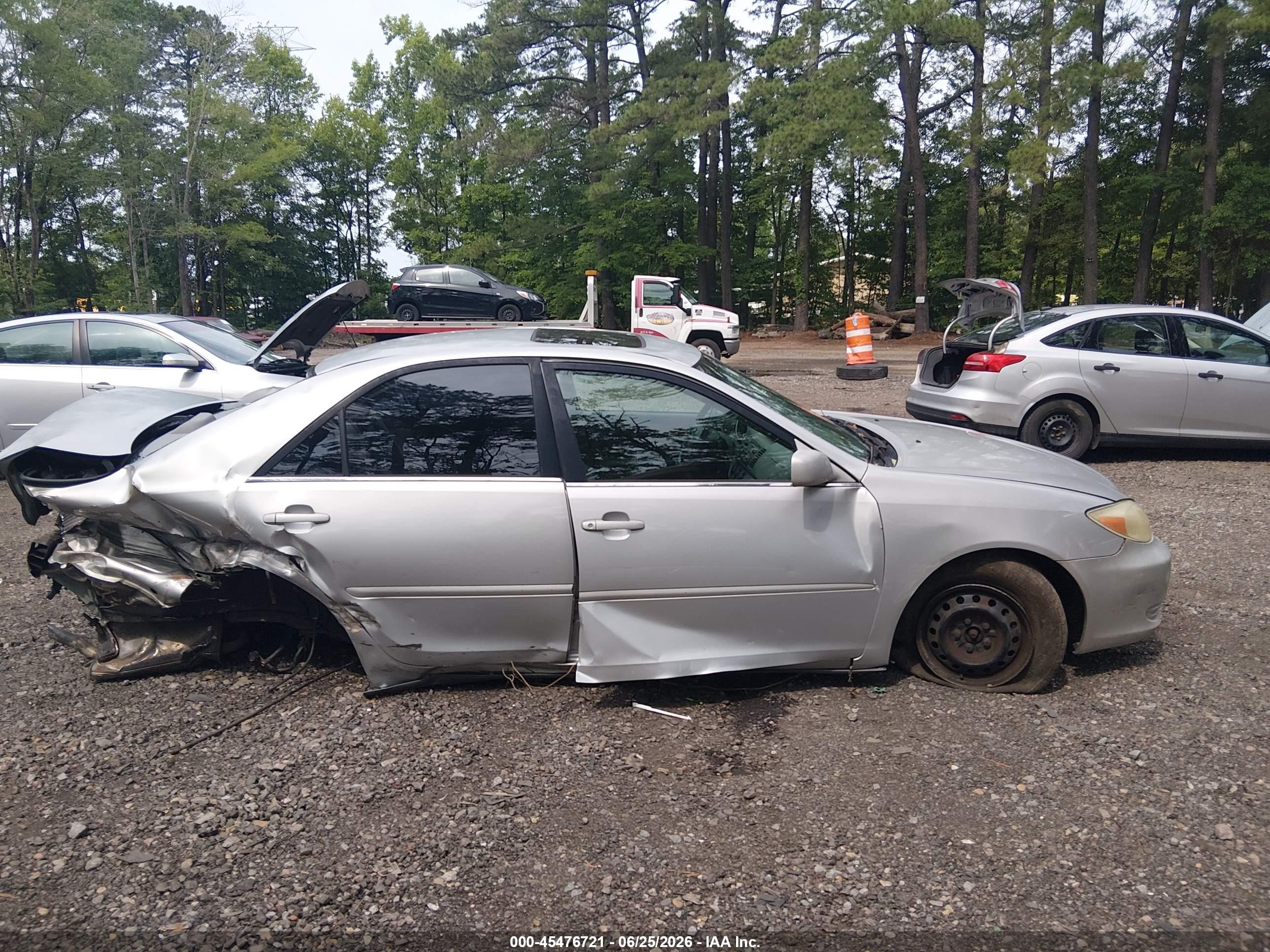 2002 Toyota Camry Le Silver vin: 4T1BE32K12U598231