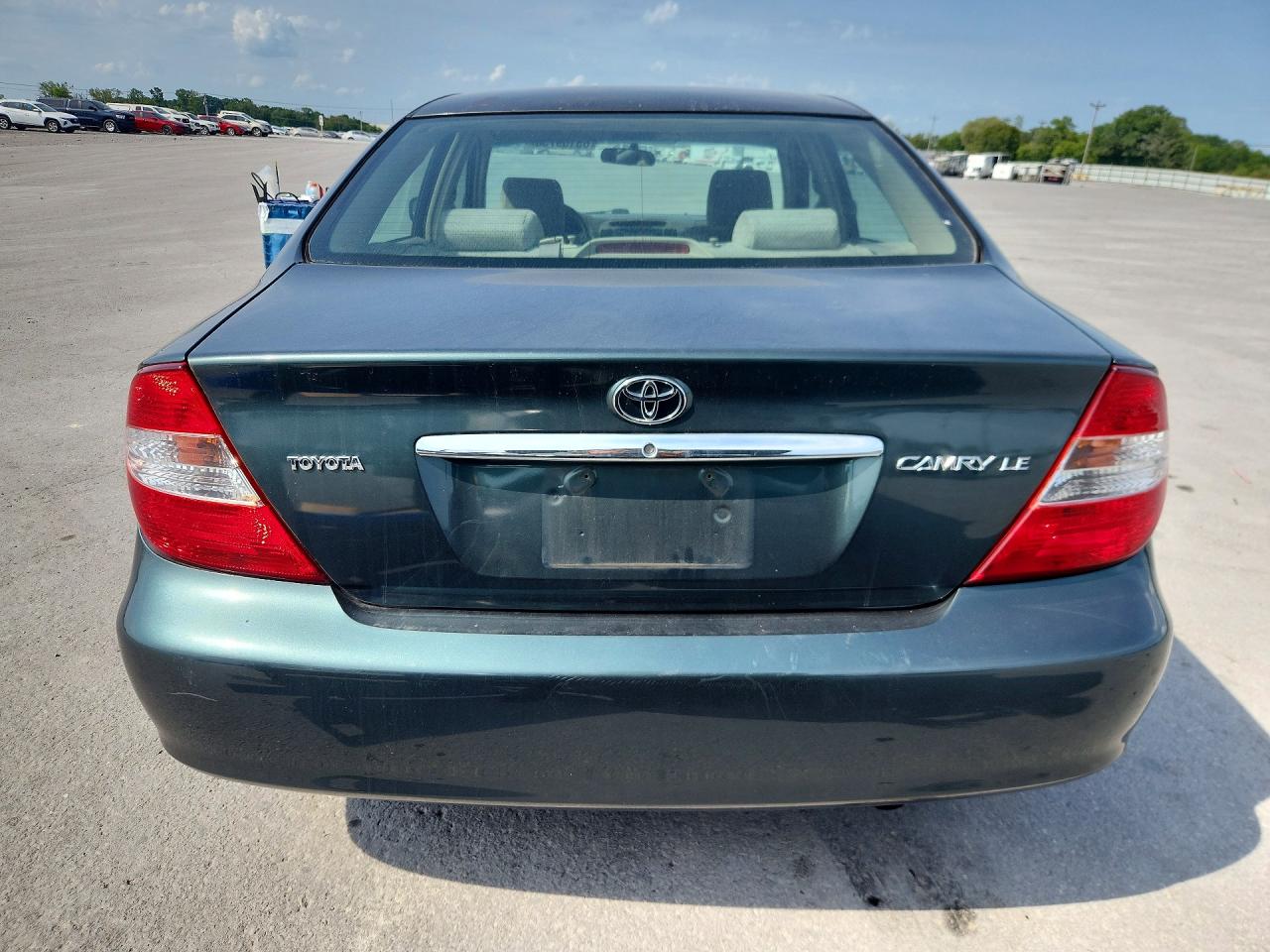 2002 Toyota Camry Le Green vin: 4T1BE32K12U598309