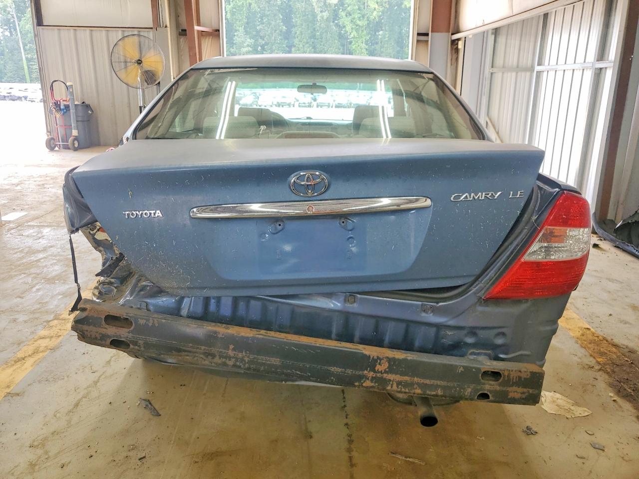2002 Toyota Camry Le Blue vin: 4T1BE32K12U598682