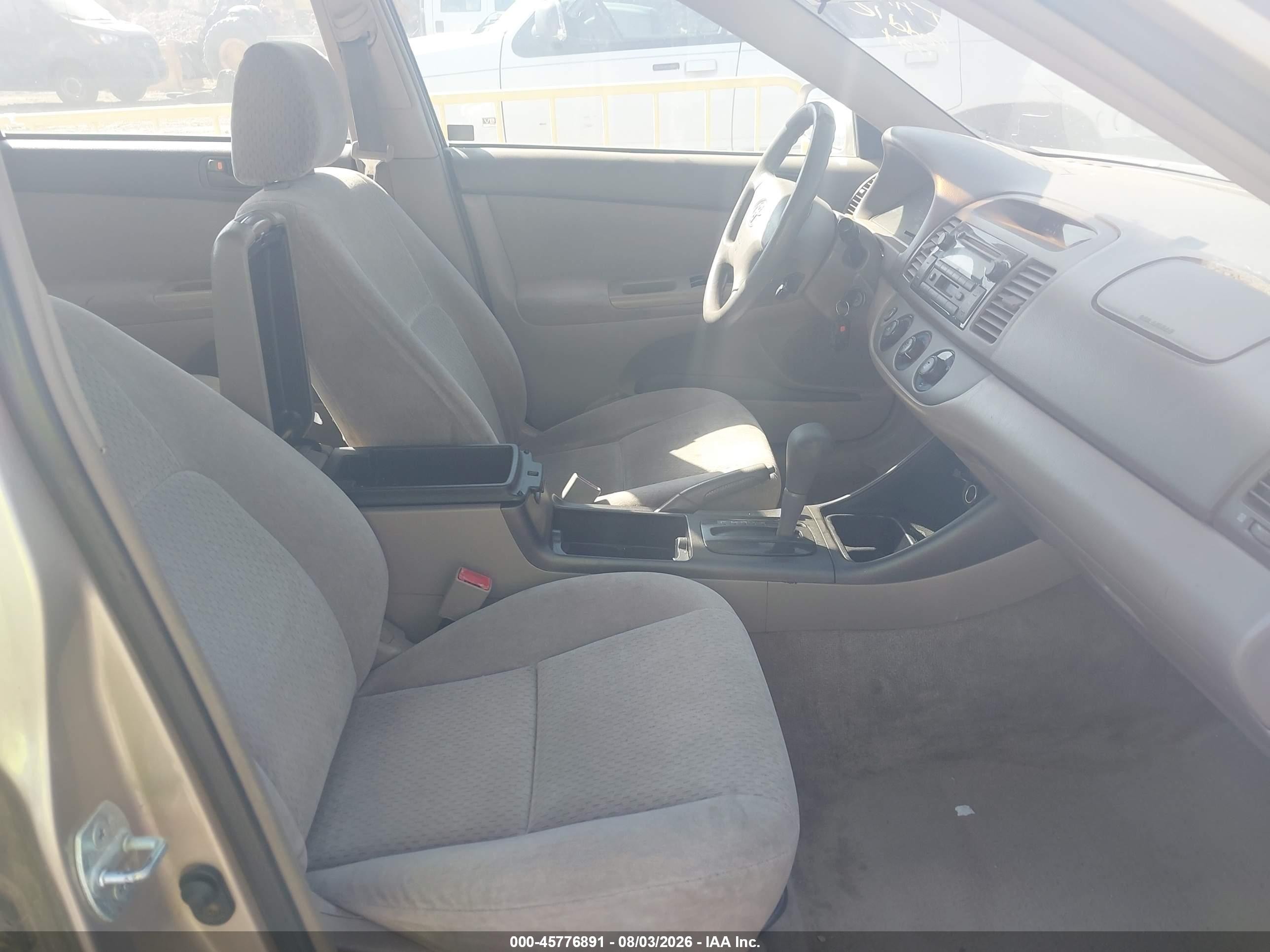 2003 Toyota Camry Le Gold vin: 4T1BE32K13U160908