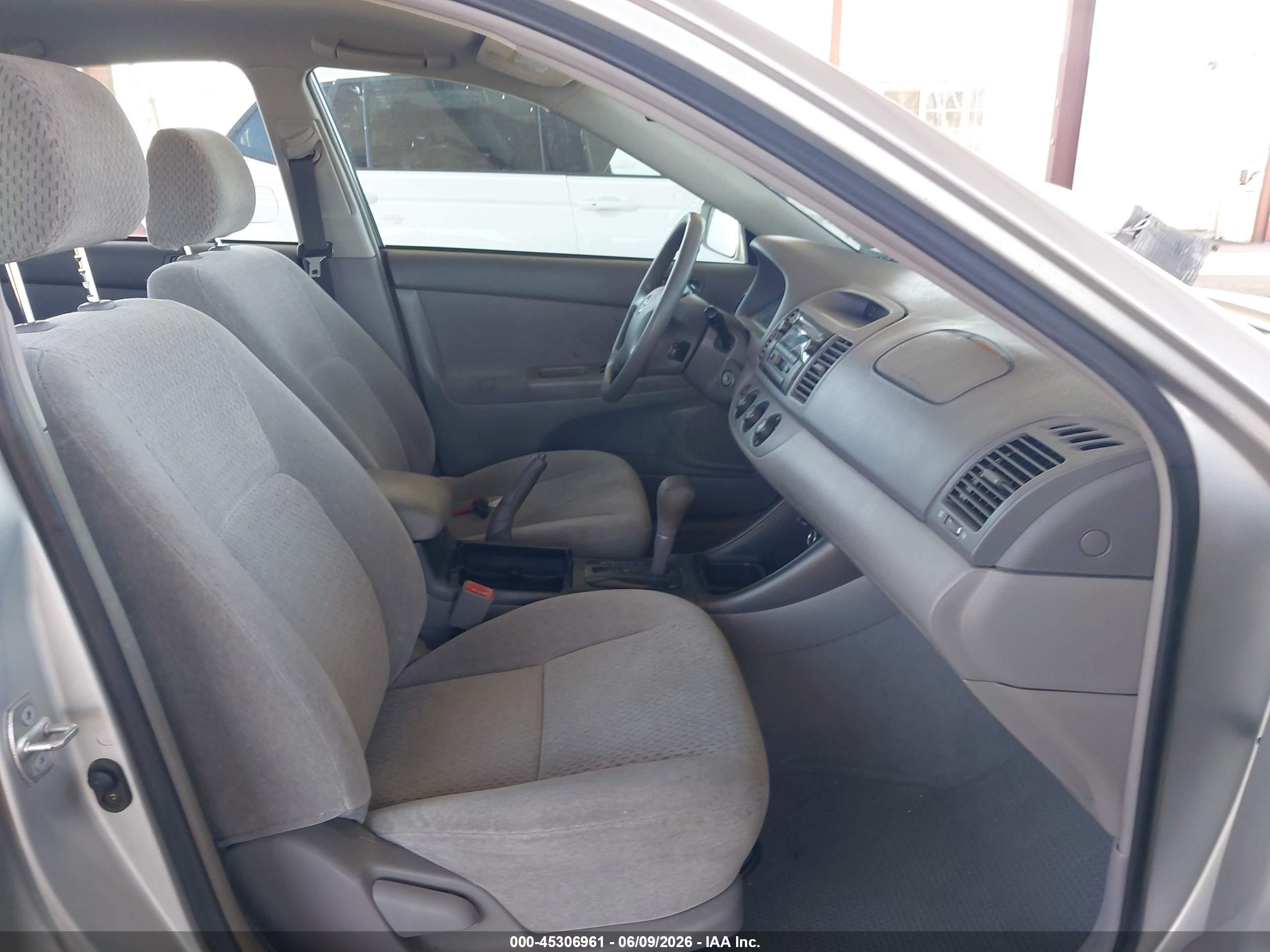 2003 Toyota Camry Le Silver vin: 4T1BE32K13U673284