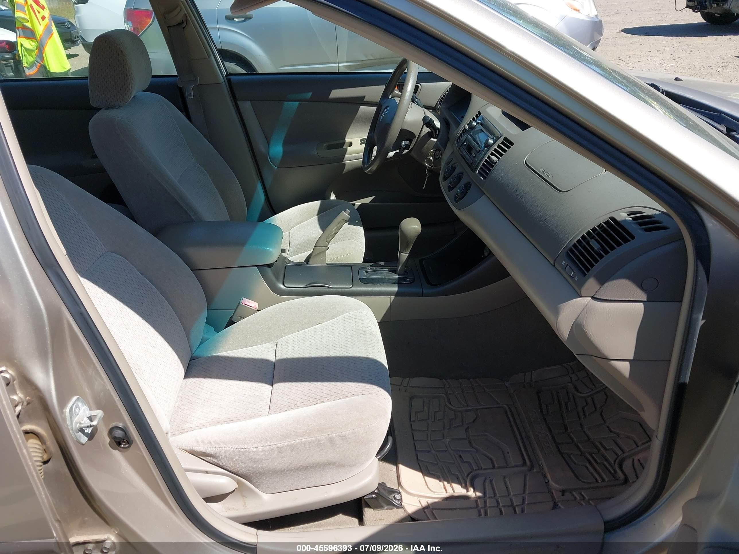2003 Toyota Camry Le Tan vin: 4T1BE32K13U726498