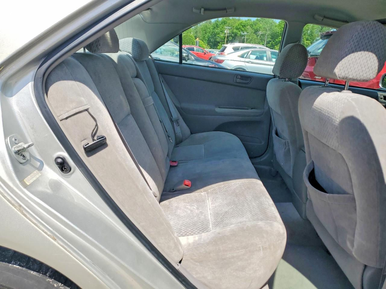 2004 Toyota Camry Le Silver vin: 4T1BE32K14U276742