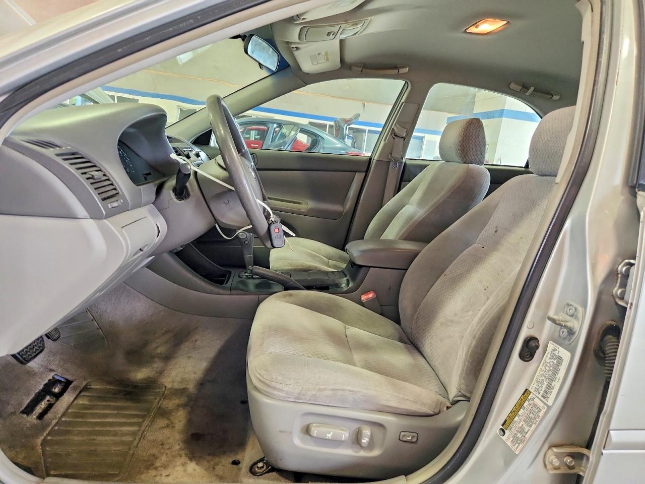 2004 Toyota Camry Le Silver vin: 4T1BE32K14U290267