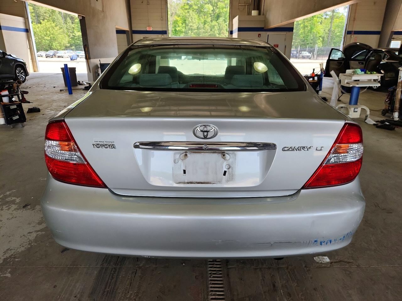 2004 Toyota Camry Le Silver vin: 4T1BE32K14U290267