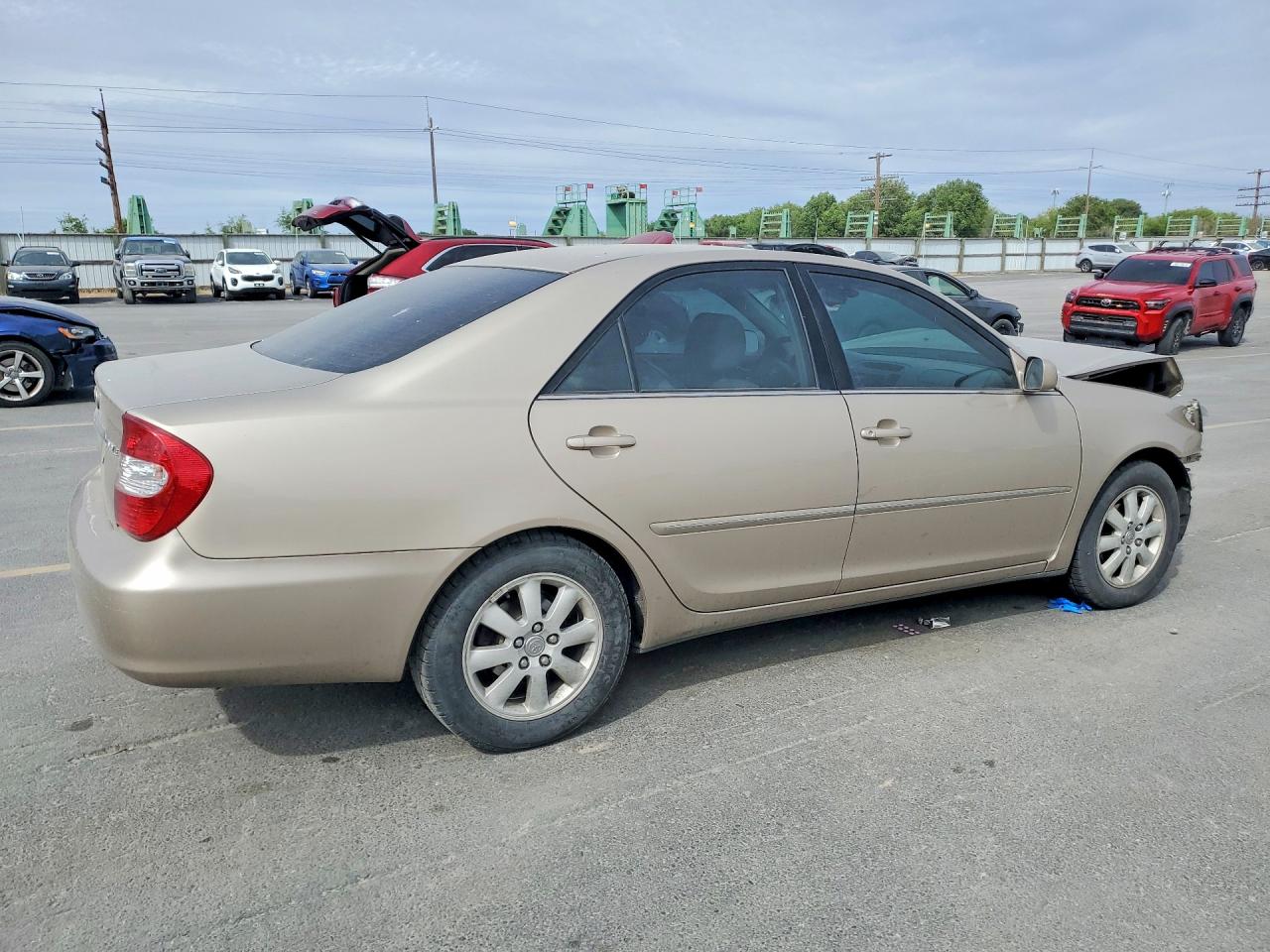 2004 Toyota Camry Xle Tan vin: 4T1BE32K14U298997