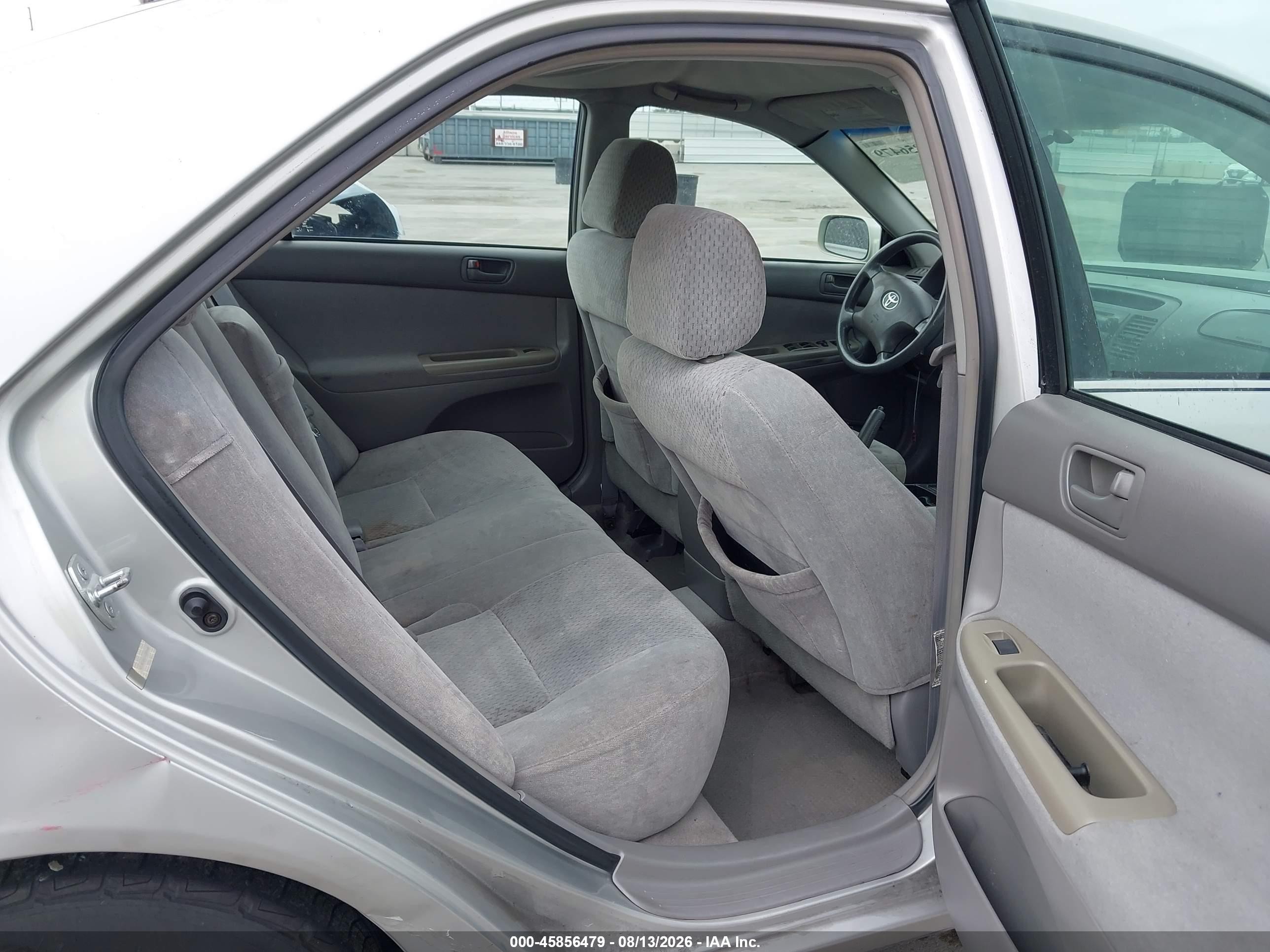 2004 Toyota Camry Le Silver vin: 4T1BE32K14U300666