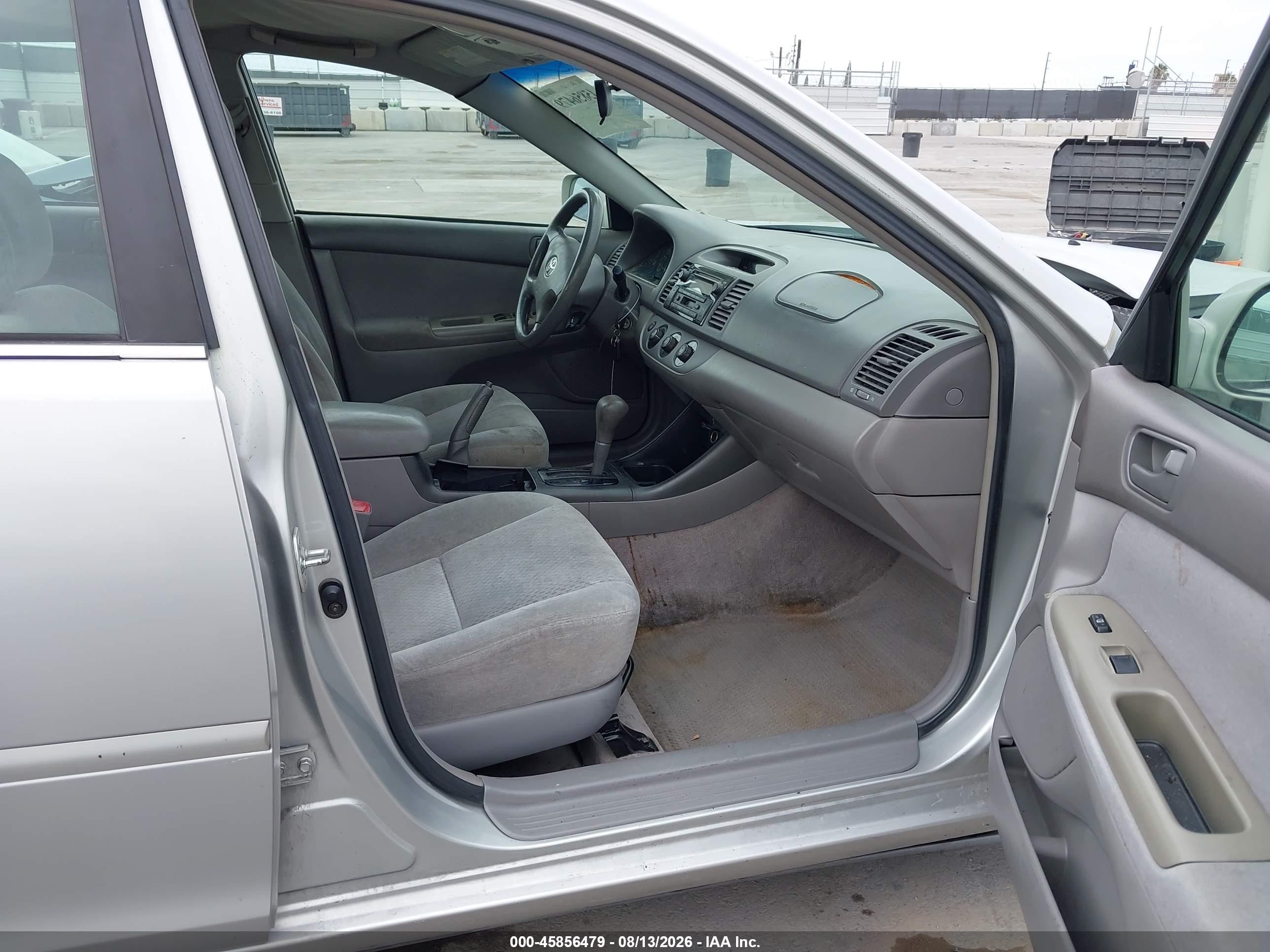 2004 Toyota Camry Le Silver vin: 4T1BE32K14U300666