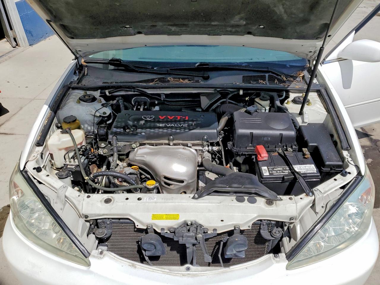2004 Toyota Camry Le White vin: 4T1BE32K14U302871