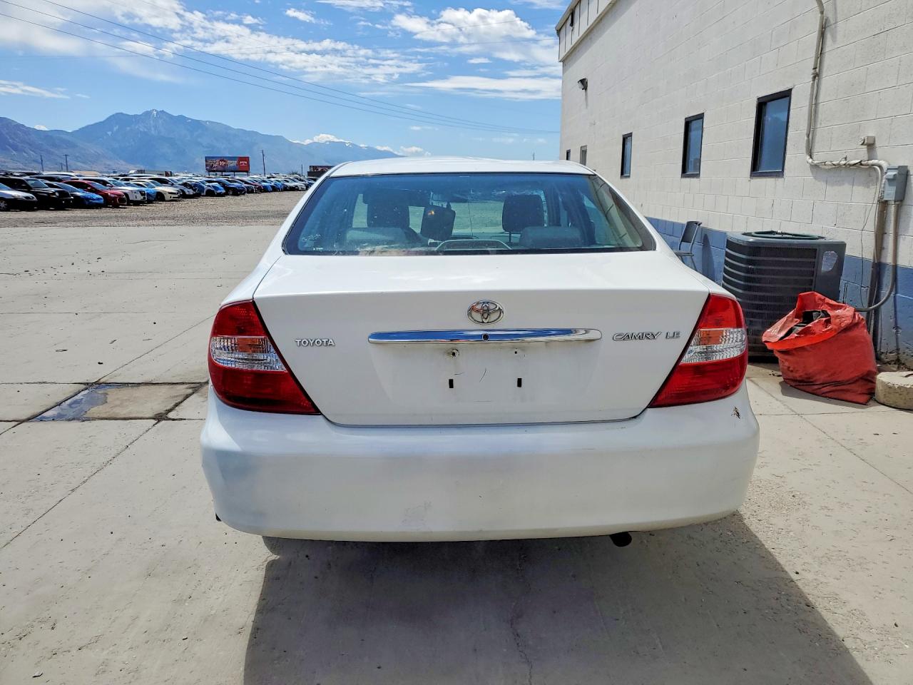 2004 Toyota Camry Le White vin: 4T1BE32K14U302871