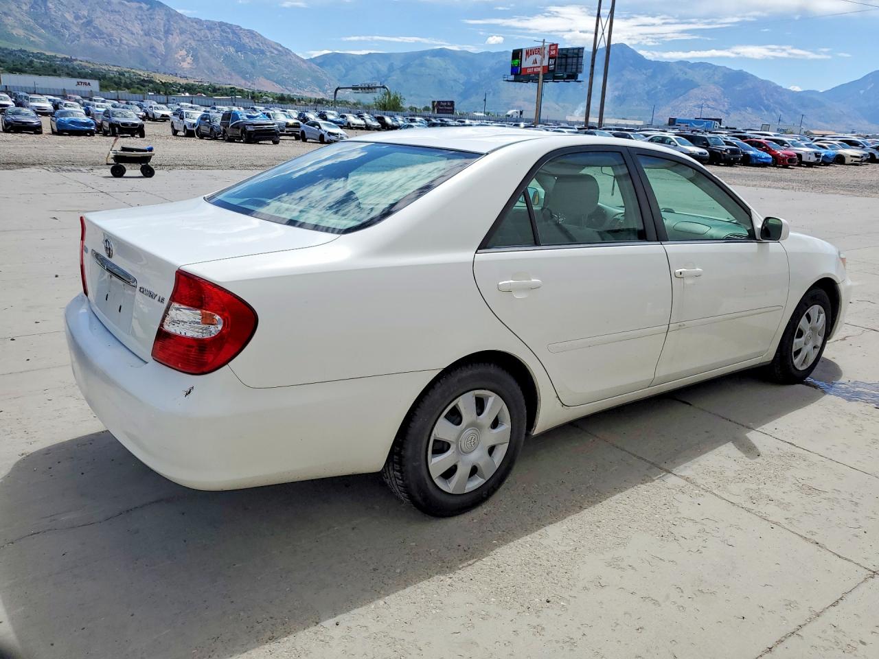 2004 Toyota Camry Le White vin: 4T1BE32K14U302871