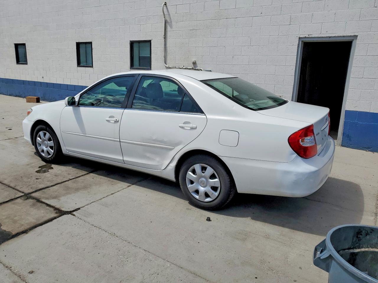 2004 Toyota Camry Le White vin: 4T1BE32K14U302871