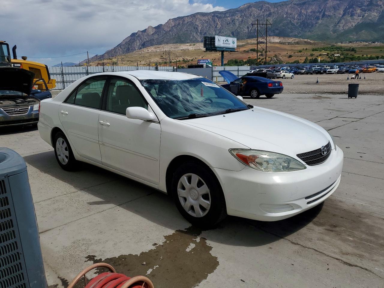 2004 Toyota Camry Le White vin: 4T1BE32K14U302871