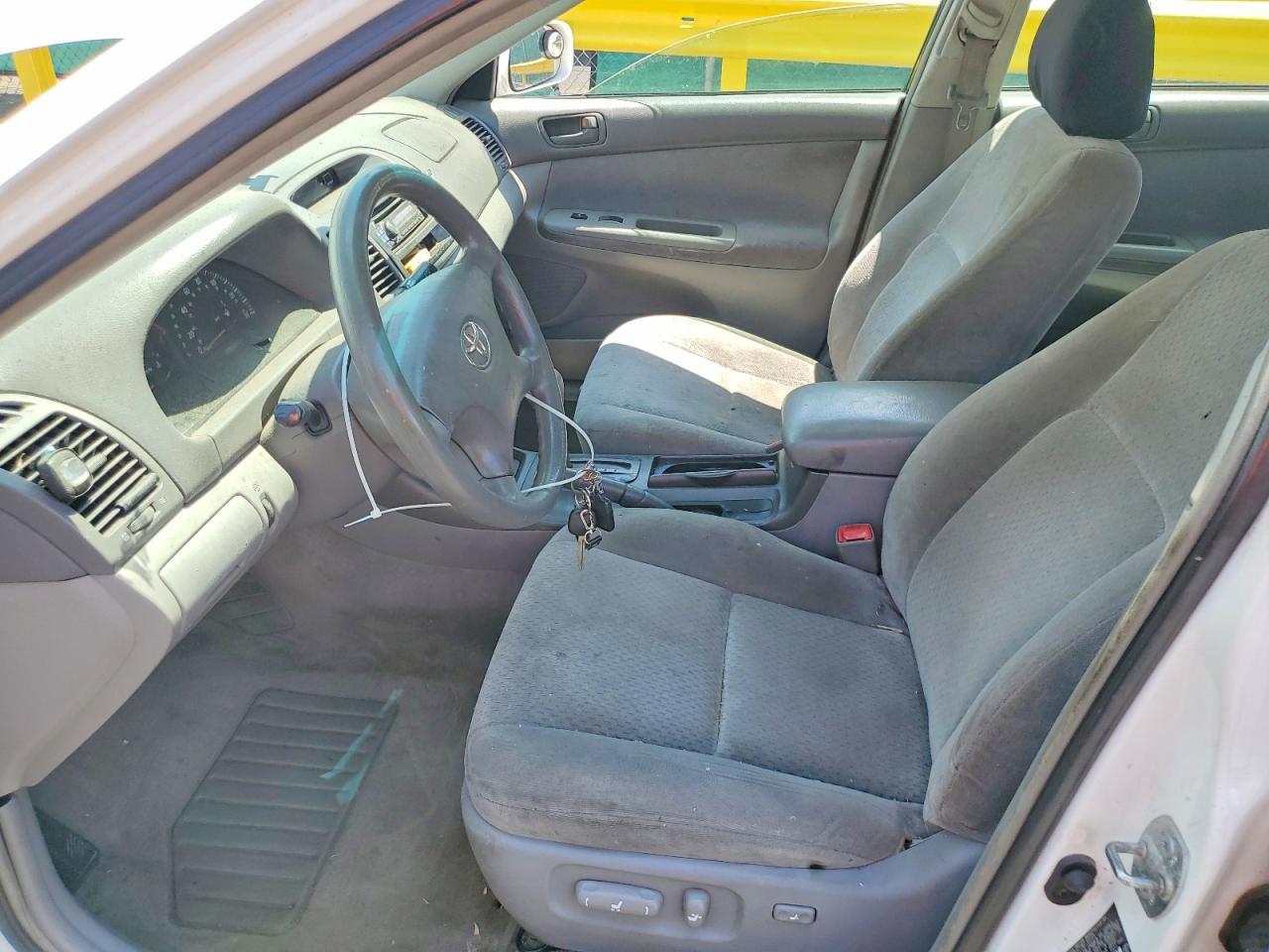 2004 Toyota Camry Le White vin: 4T1BE32K14U323915