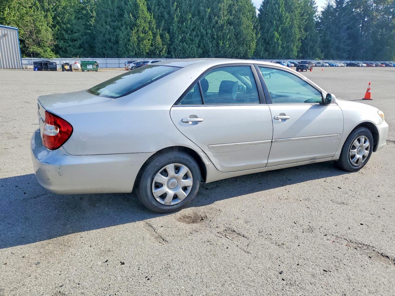 2004 Toyota Camry Le Silver vin: 4T1BE32K14U340729