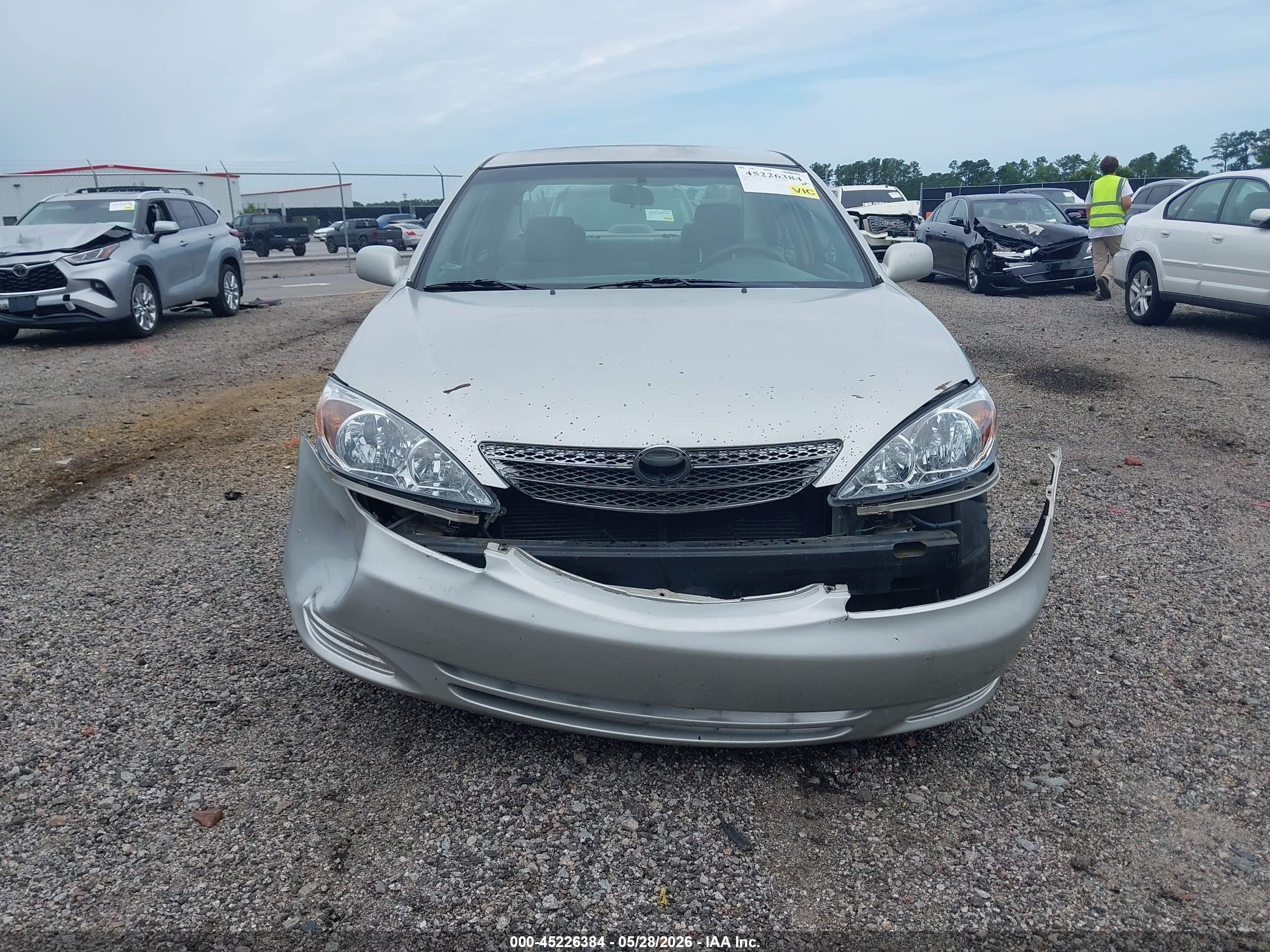 2004 Toyota Camry Le Silver vin: 4T1BE32K14U345123