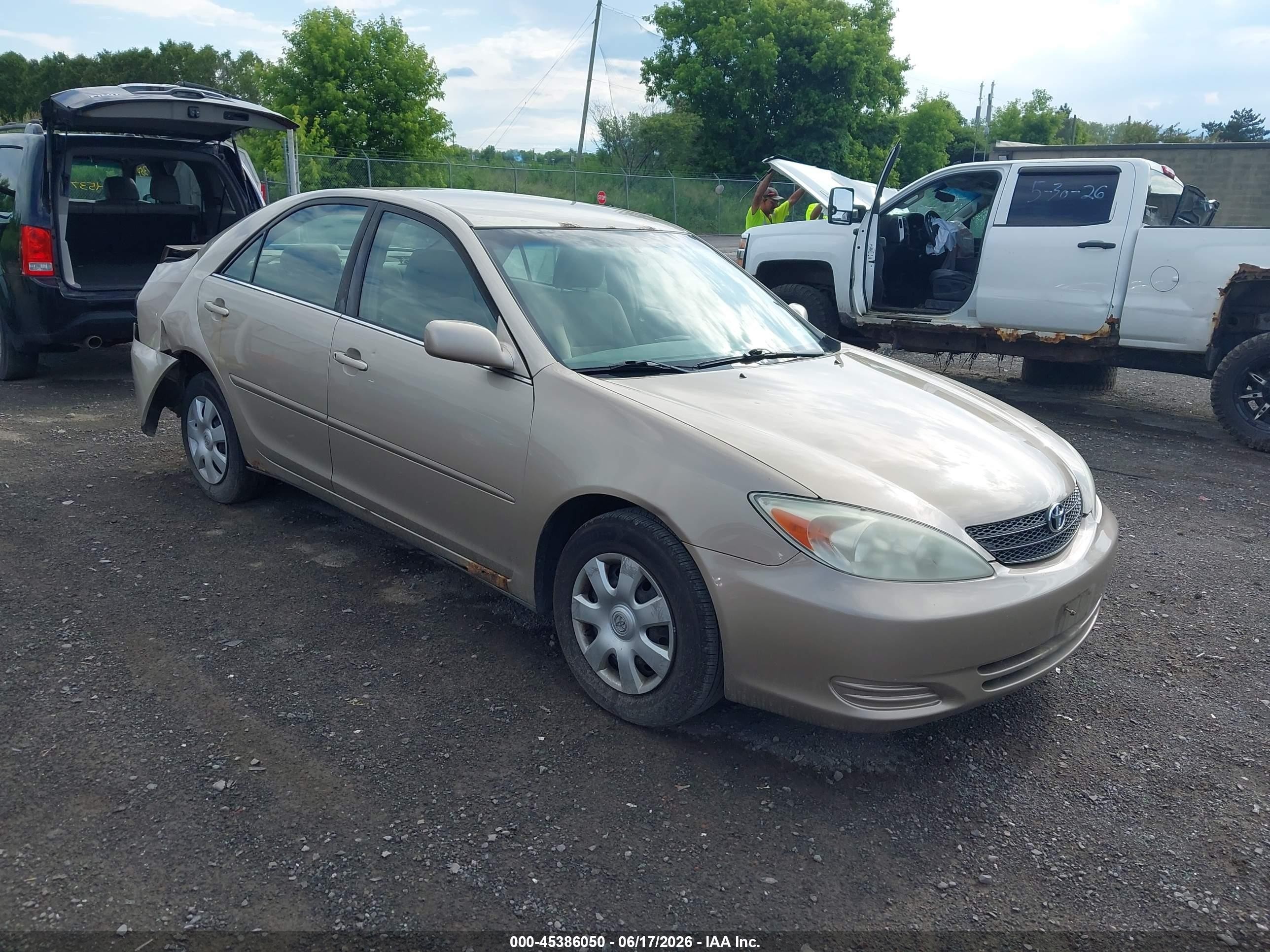2004 Toyota Camry Le Gold vin: 4T1BE32K14U352296