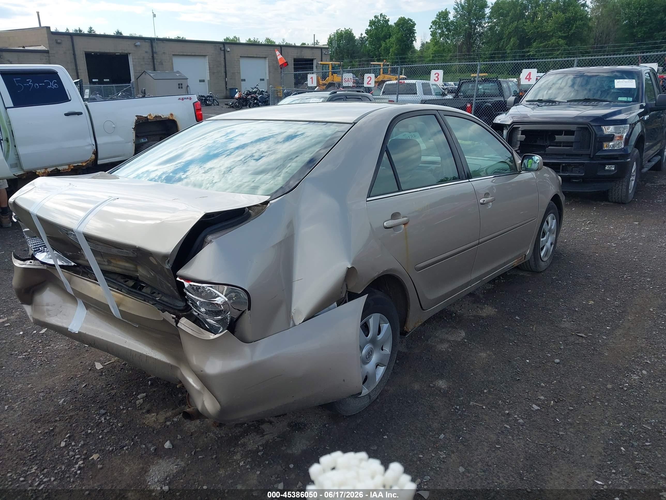 2004 Toyota Camry Le Gold vin: 4T1BE32K14U352296