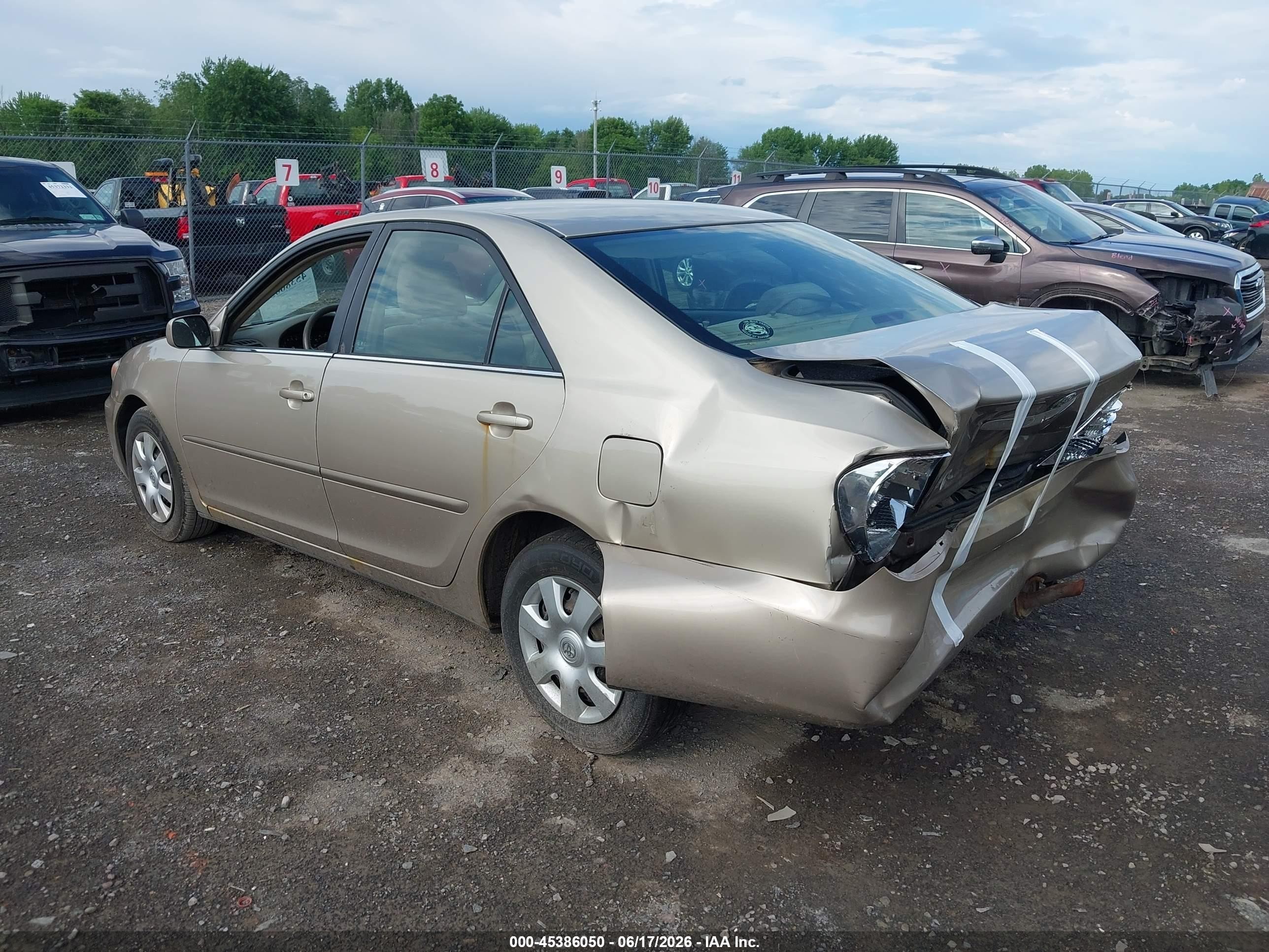 2004 Toyota Camry Le Gold vin: 4T1BE32K14U352296