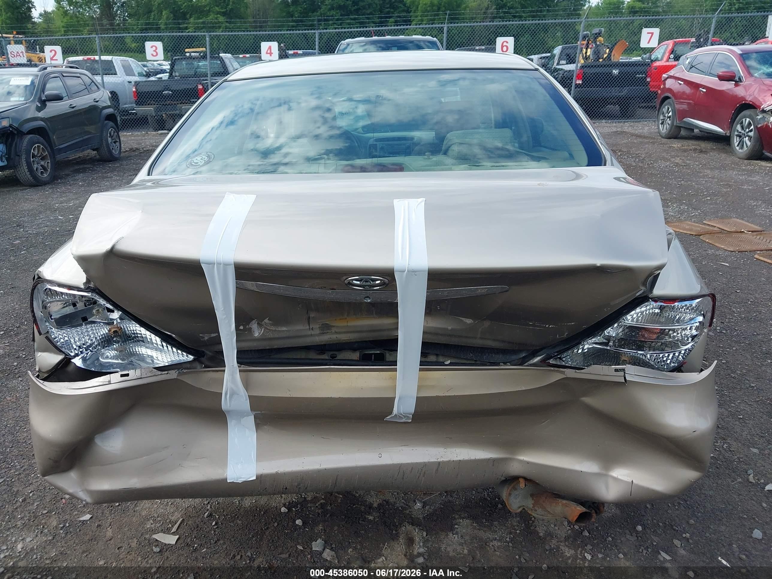 2004 Toyota Camry Le Gold vin: 4T1BE32K14U352296