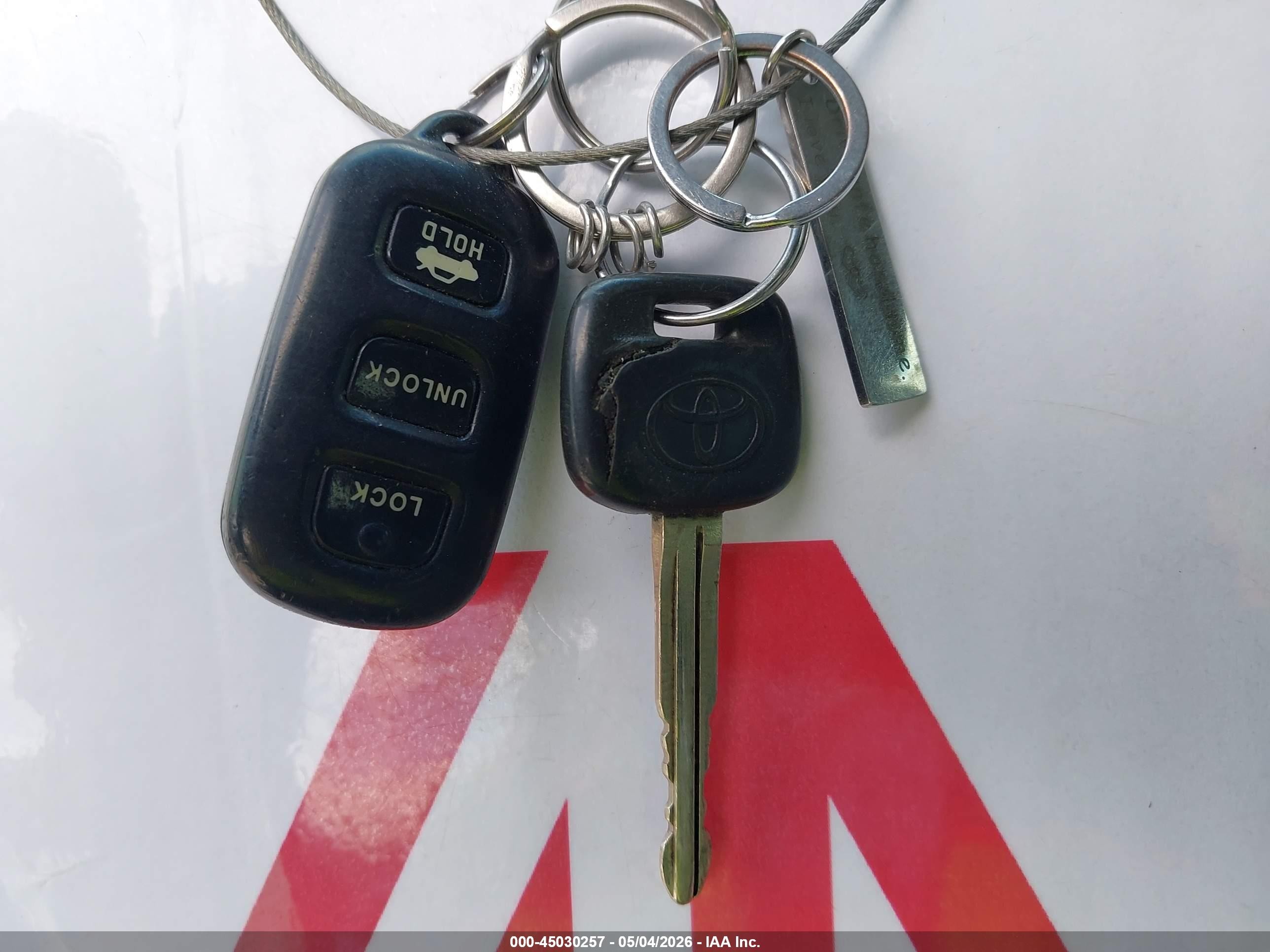 2004 Toyota Camry Le Серебряный vin: 4T1BE32K14U368918
