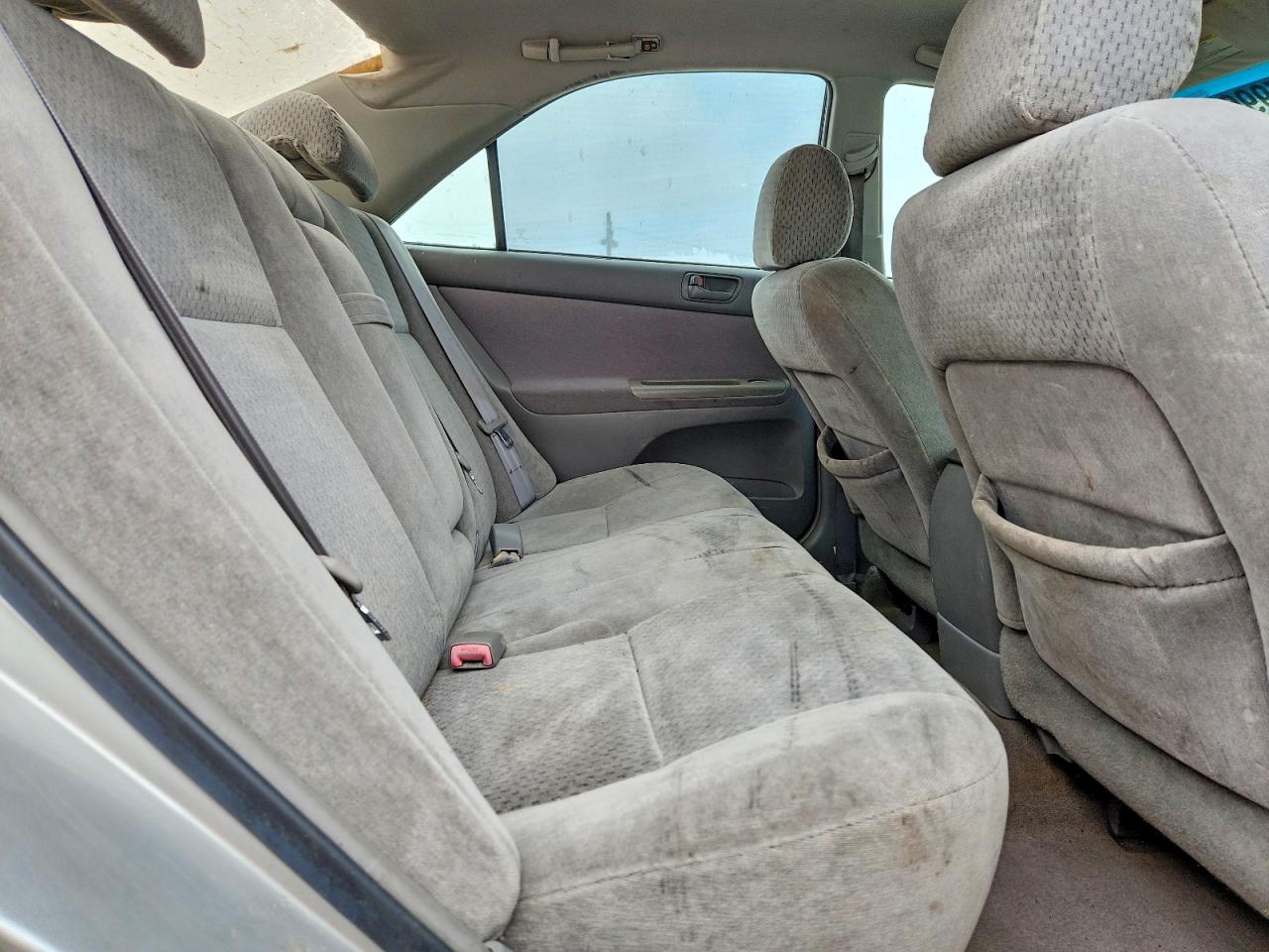 2004 Toyota Camry Le Silver vin: 4T1BE32K14U374055