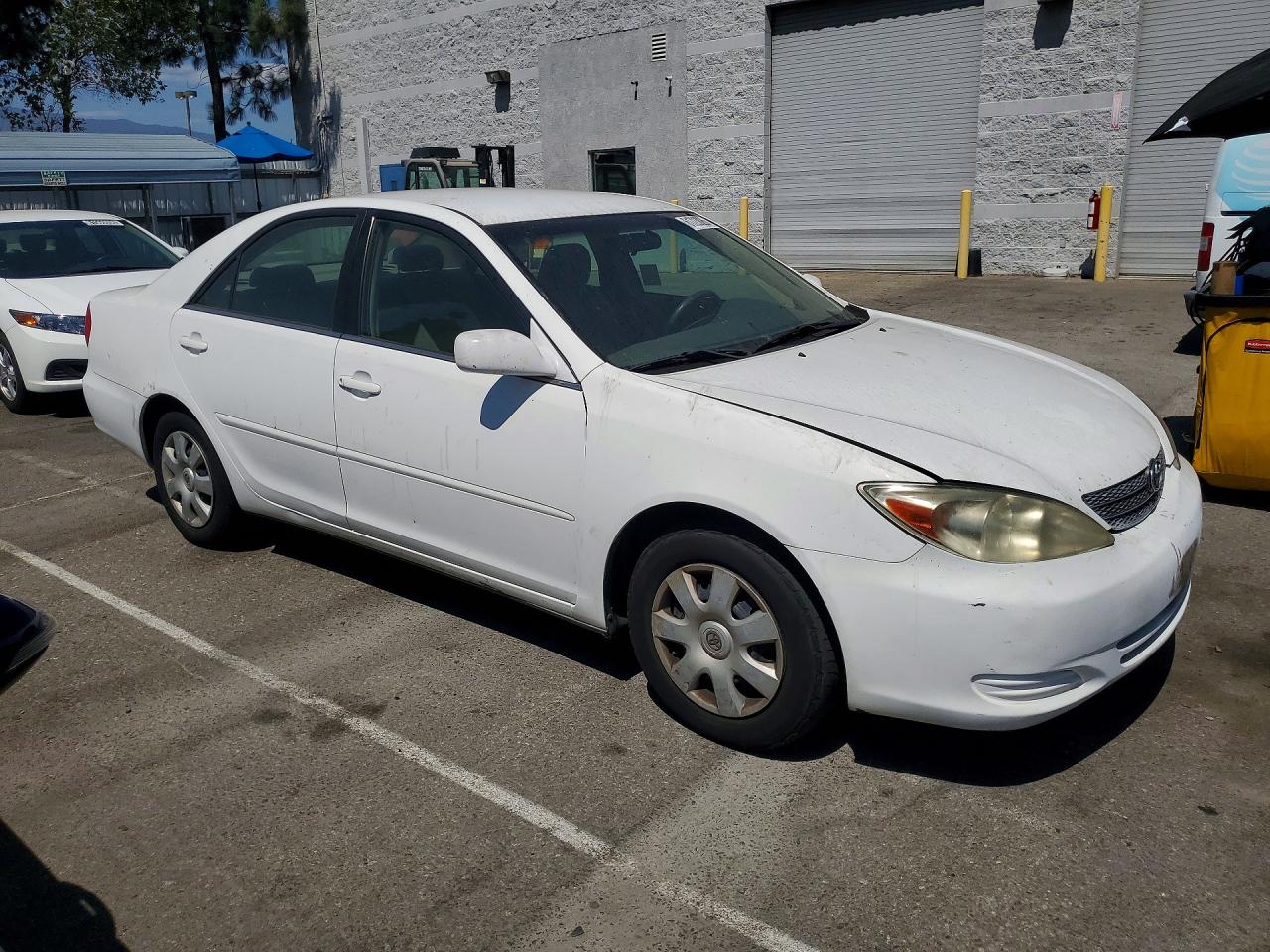 2004 Toyota Camry Le White vin: 4T1BE32K14U377313