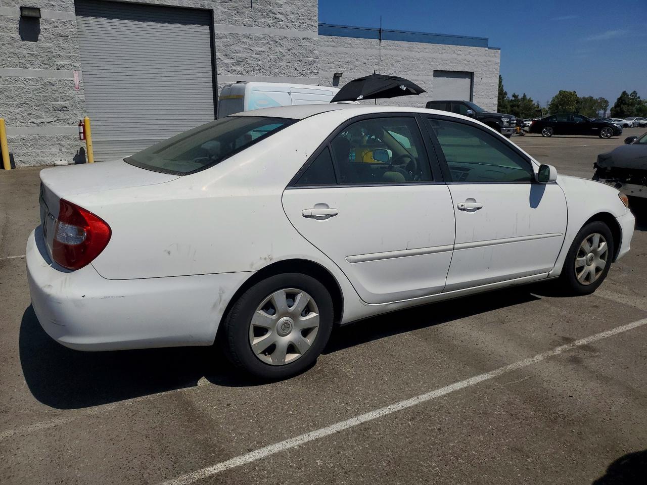 2004 Toyota Camry Le White vin: 4T1BE32K14U377313