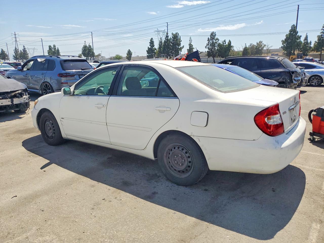 2004 Toyota Camry Le White vin: 4T1BE32K14U377313