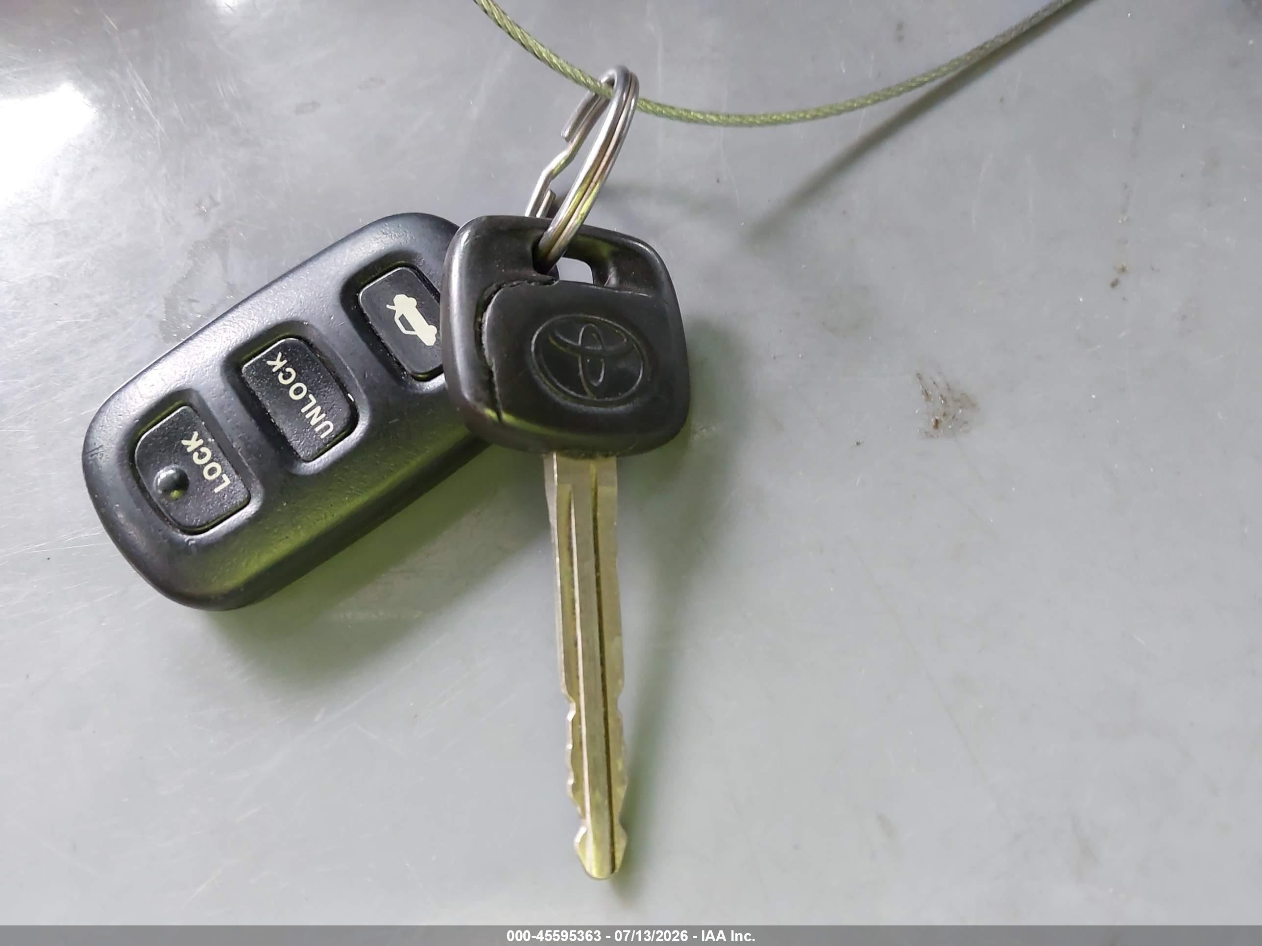 2004 Toyota Camry Le Tan vin: 4T1BE32K14U804148