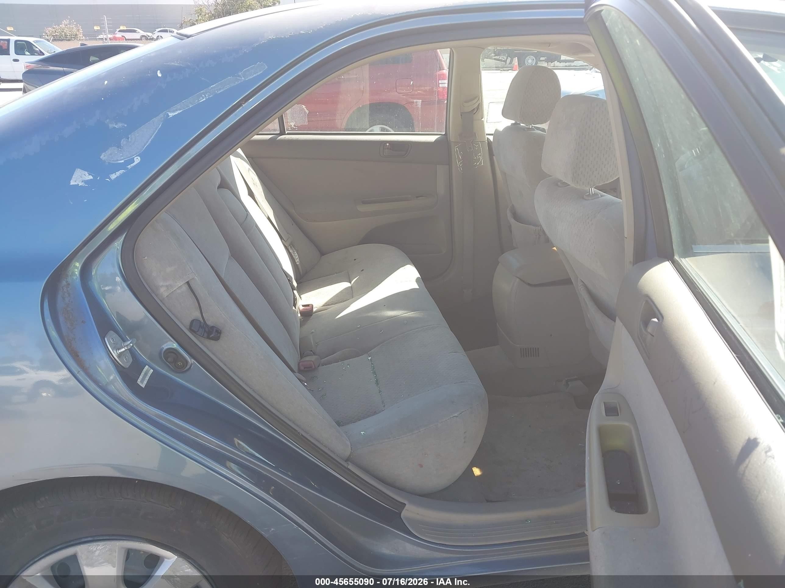 2004 Toyota Camry Le Blue vin: 4T1BE32K14U804506
