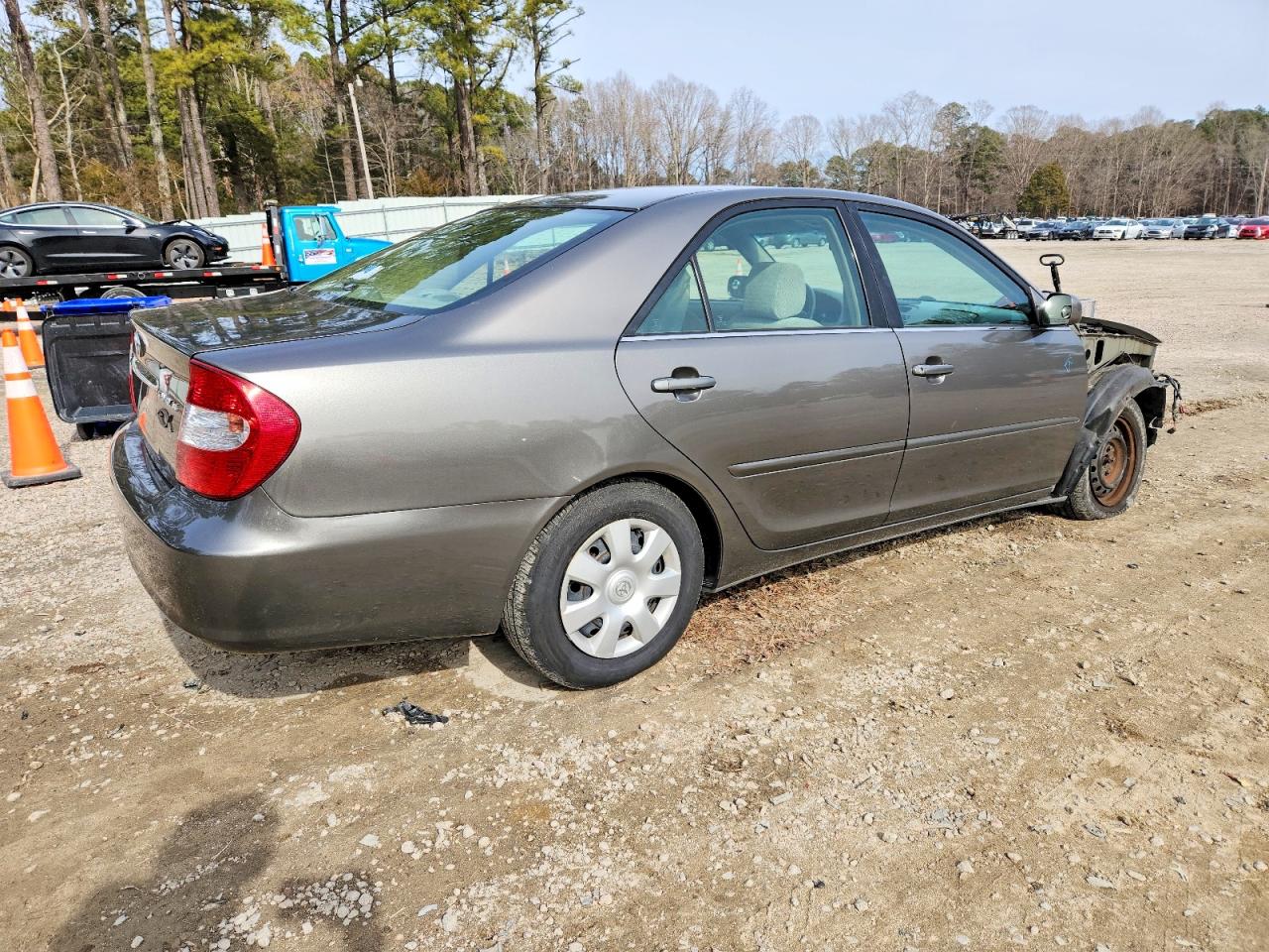 2004 Toyota Camry Le Silver vin: 4T1BE32K14U809768