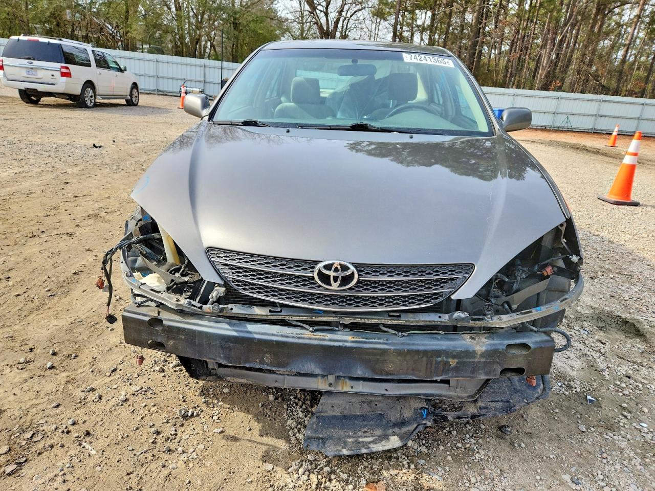 2004 Toyota Camry Le Silver vin: 4T1BE32K14U809768