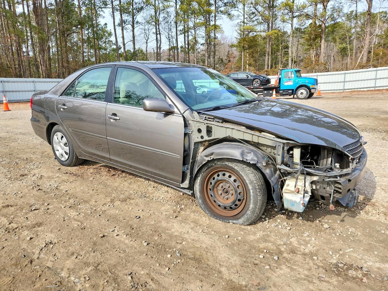 2004 Toyota Camry Le Silver vin: 4T1BE32K14U809768