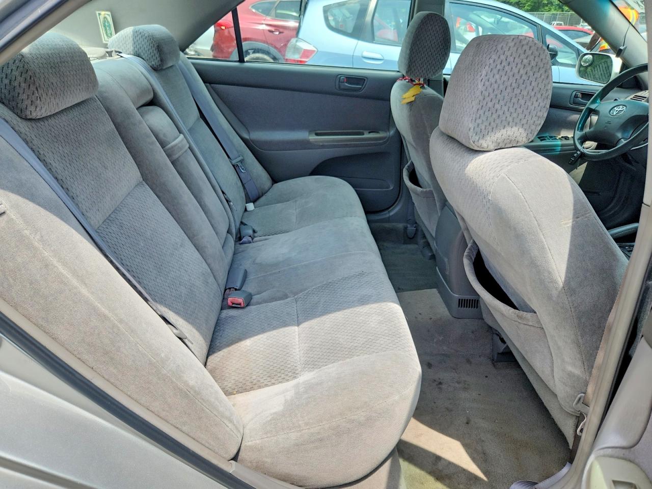 2004 Toyota Camry Le Silver vin: 4T1BE32K14U842155