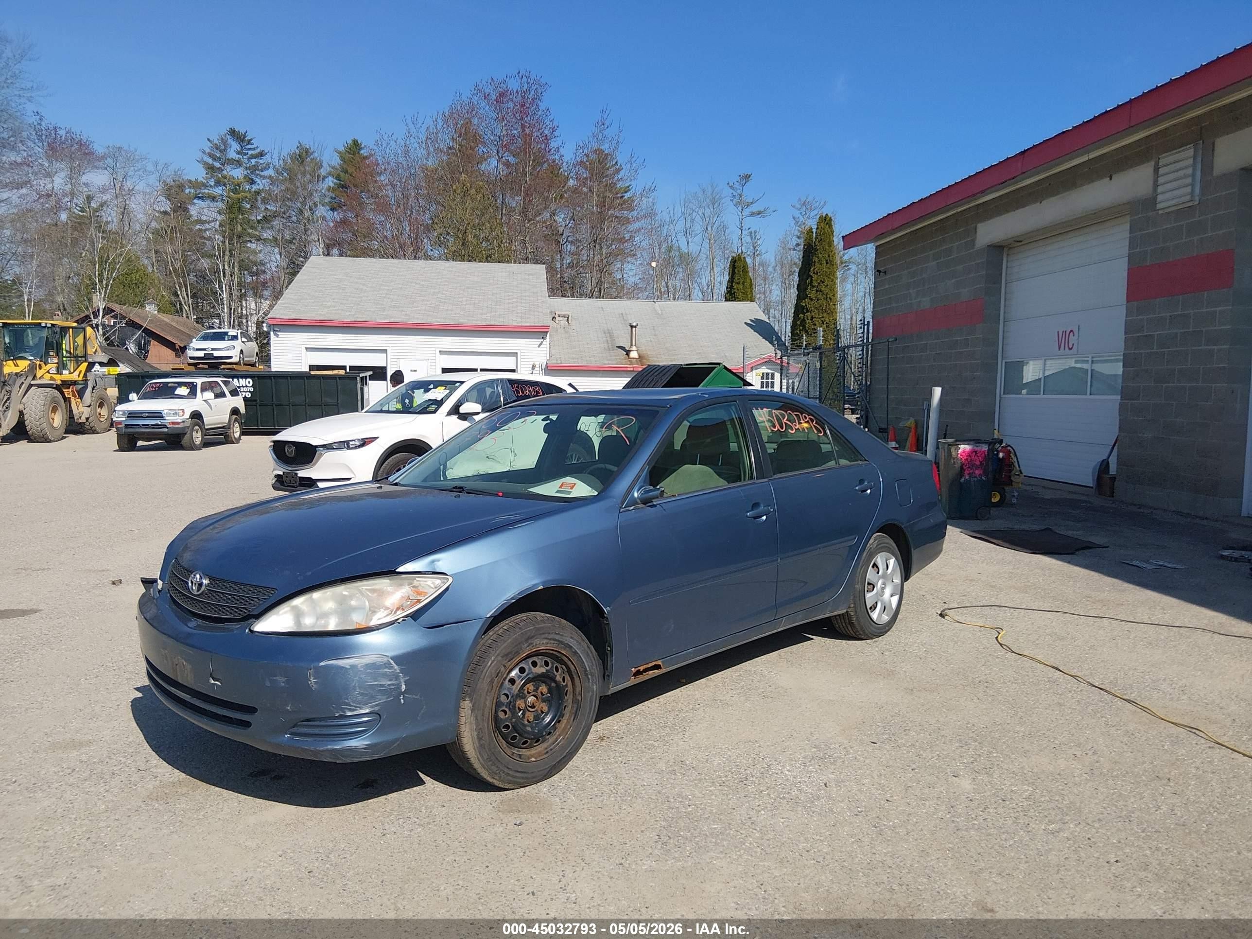 2004 Toyota Camry Le Blue vin: 4T1BE32K14U842429