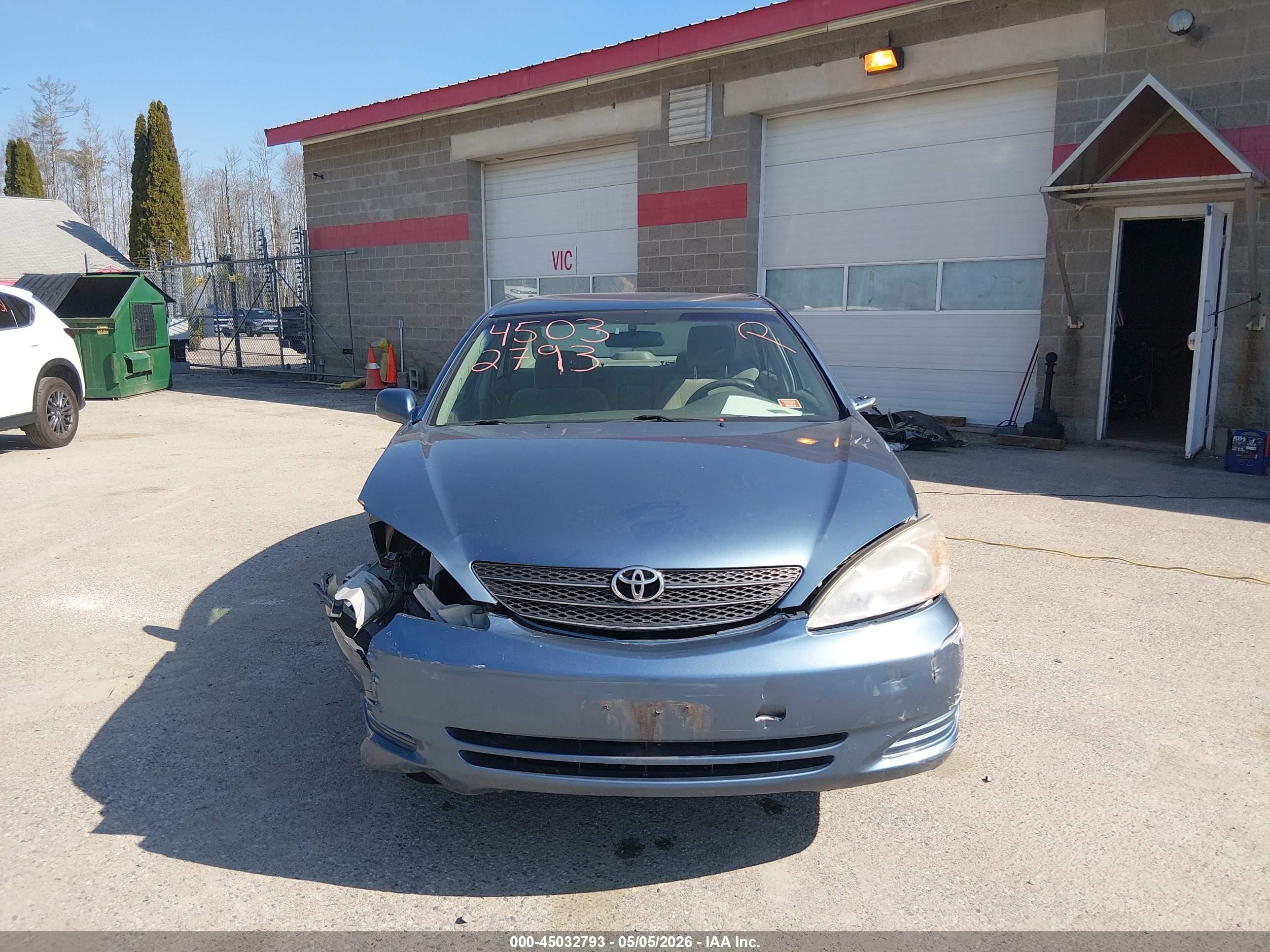 2004 Toyota Camry Le Blue vin: 4T1BE32K14U842429