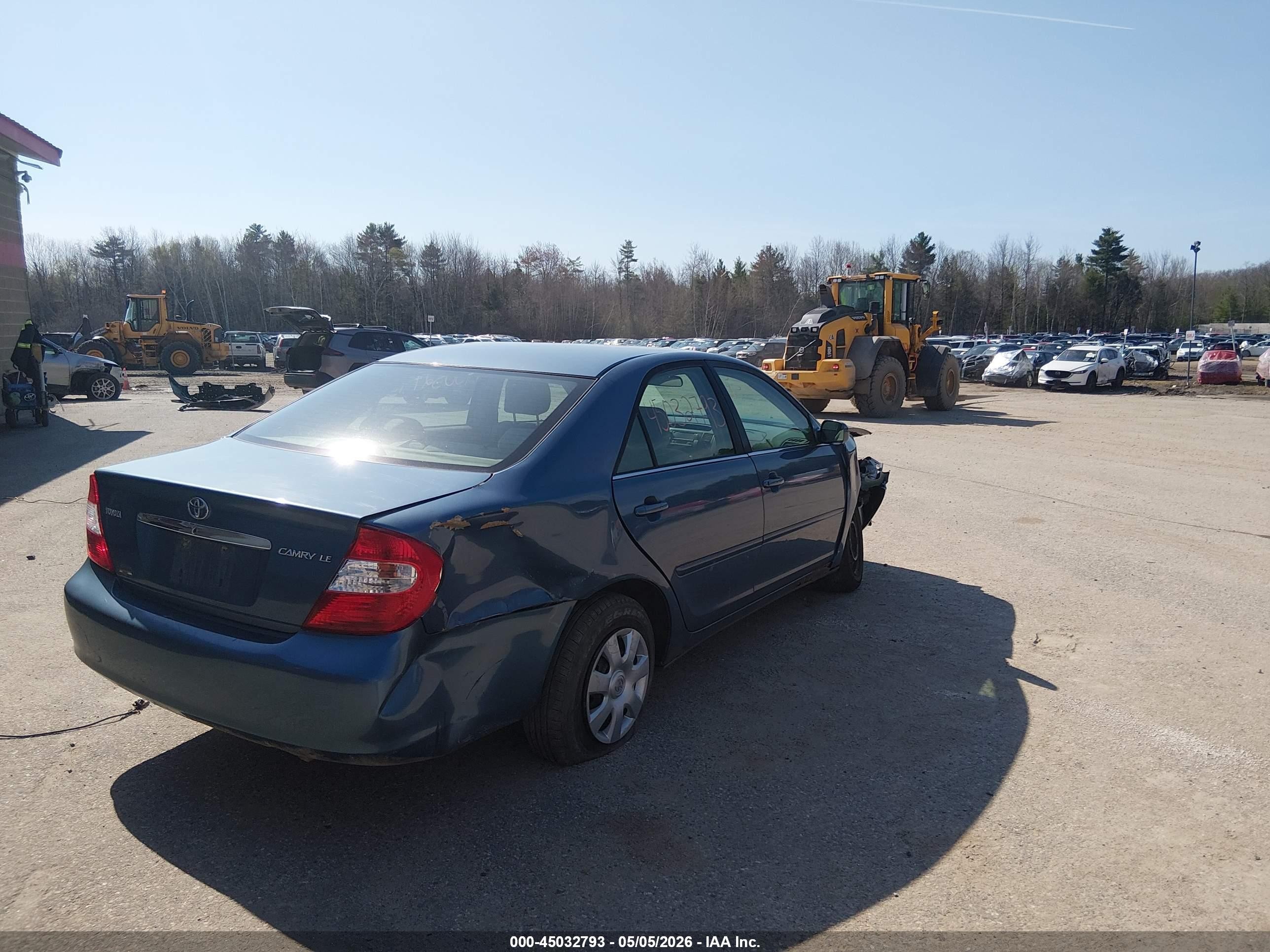 2004 Toyota Camry Le Blue vin: 4T1BE32K14U842429