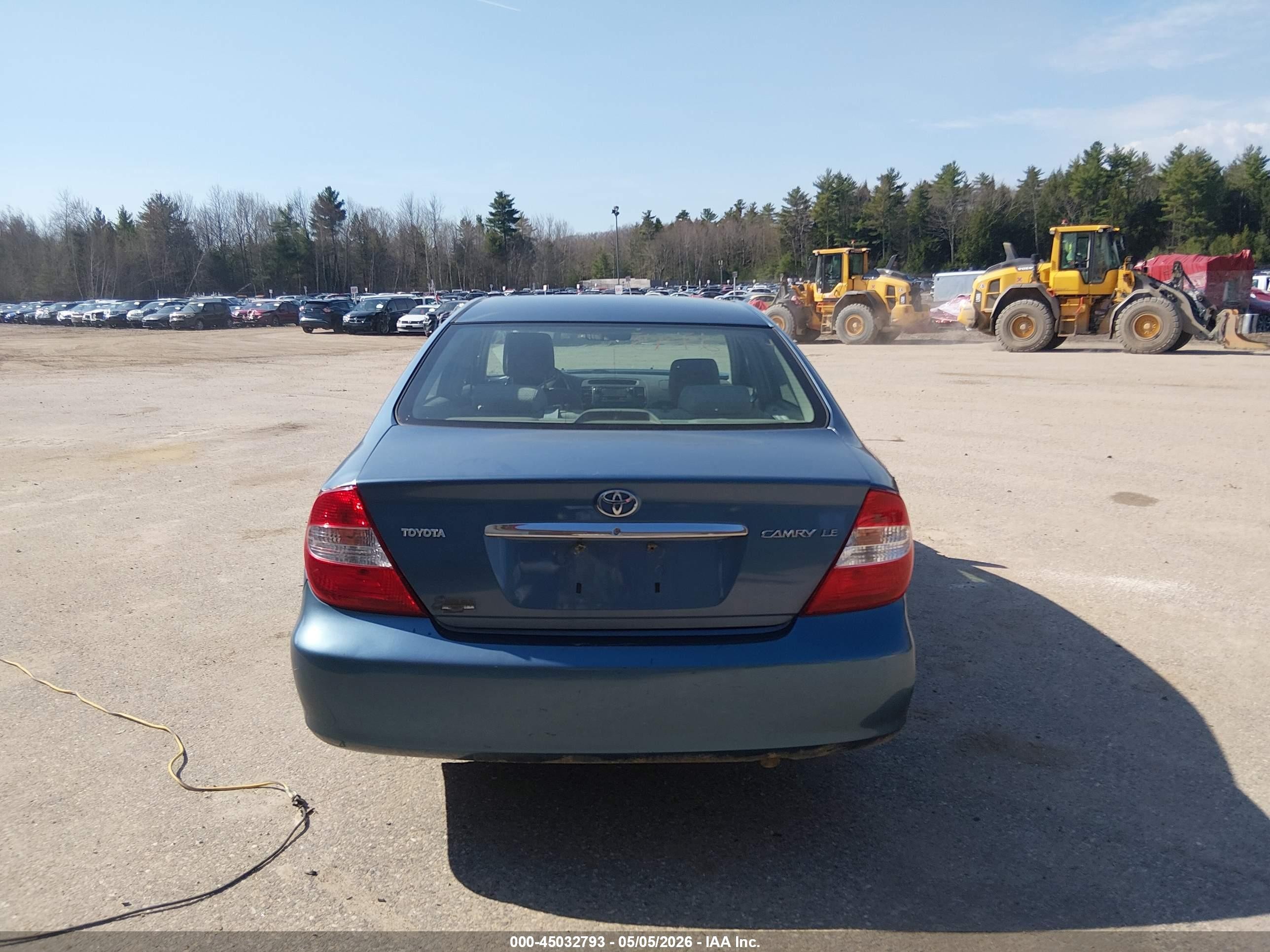 2004 Toyota Camry Le Blue vin: 4T1BE32K14U842429