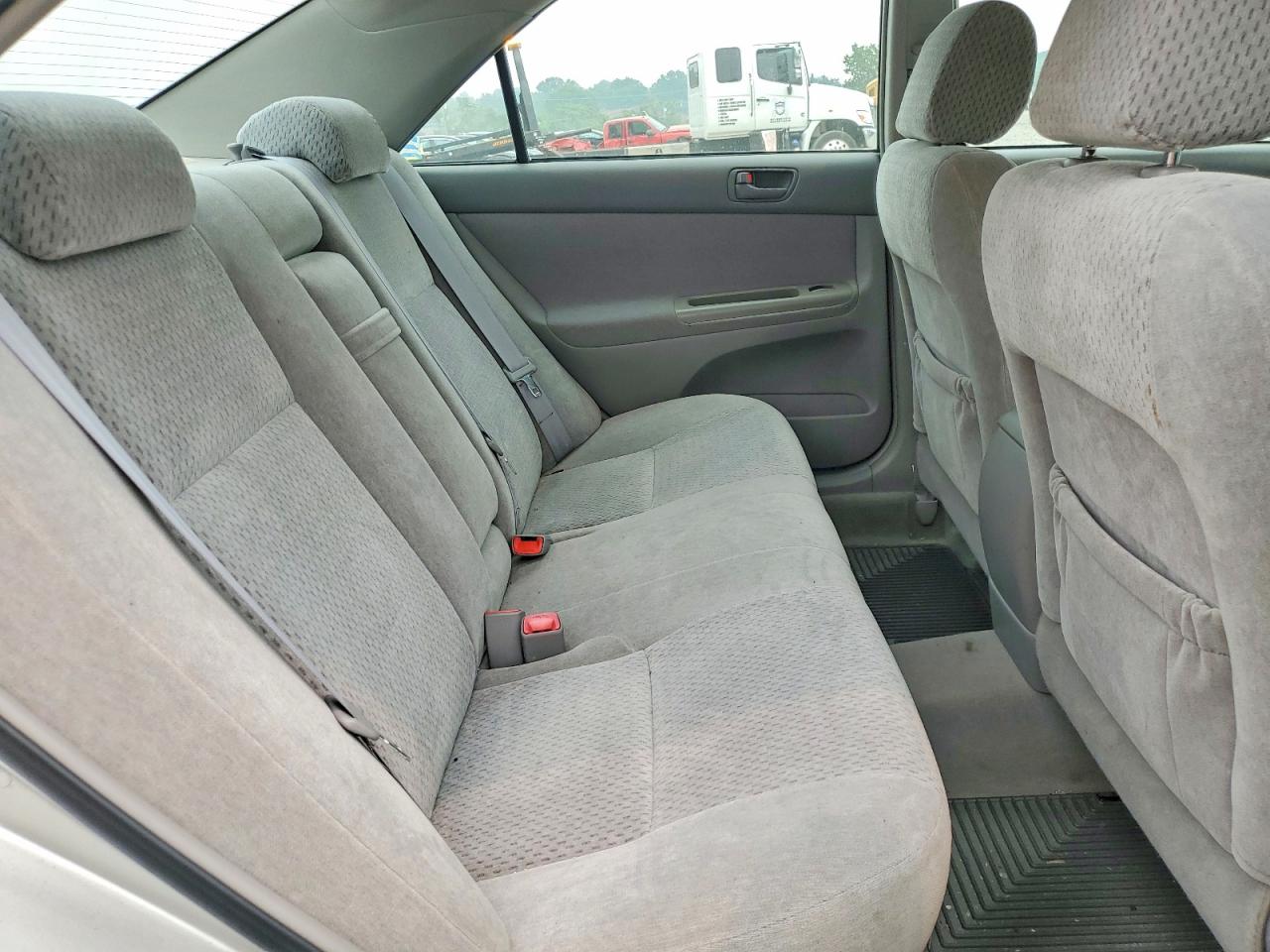 2004 Toyota Camry Le Silver vin: 4T1BE32K14U847386