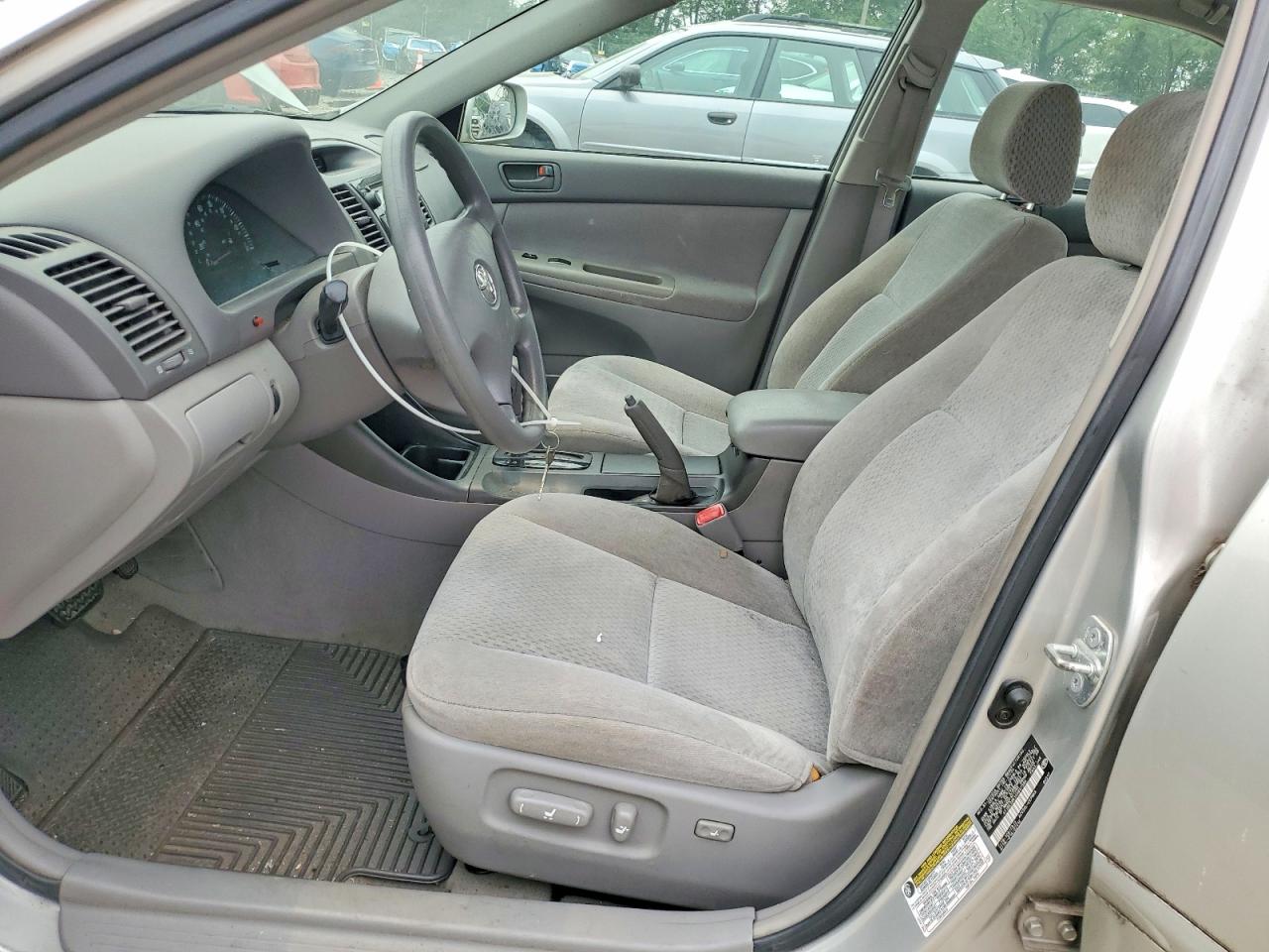 2004 Toyota Camry Le Silver vin: 4T1BE32K14U847386
