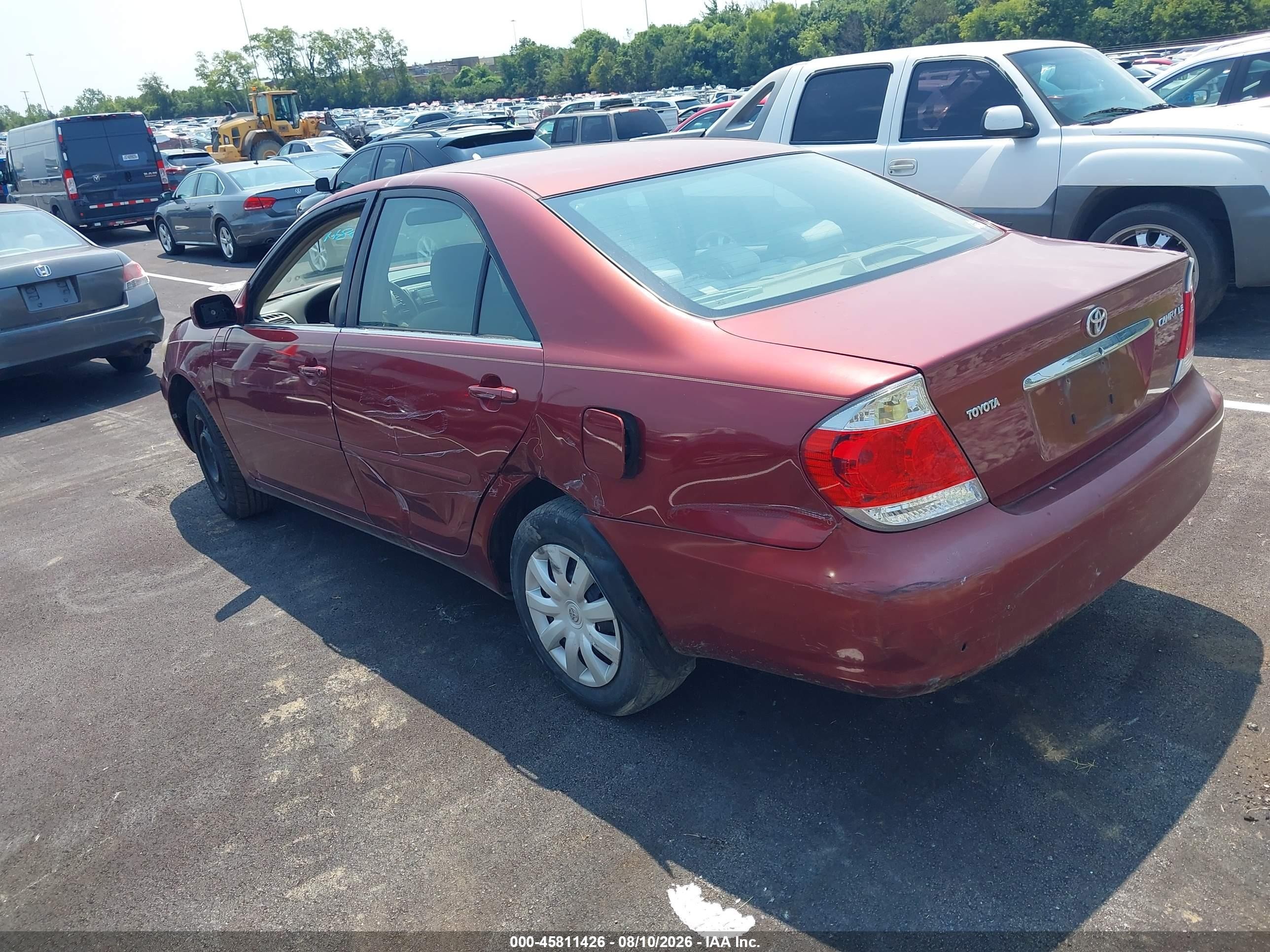 2005 Toyota Camry Le Red vin: 4T1BE32K15U044207